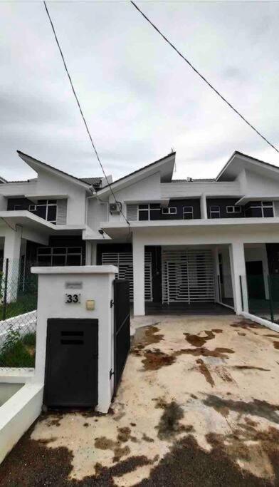 Four-Bedroom House photo 1
