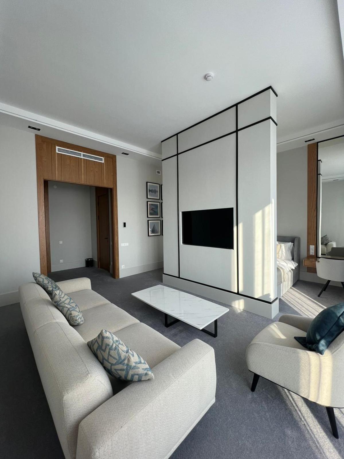 Suite - Photo 12
