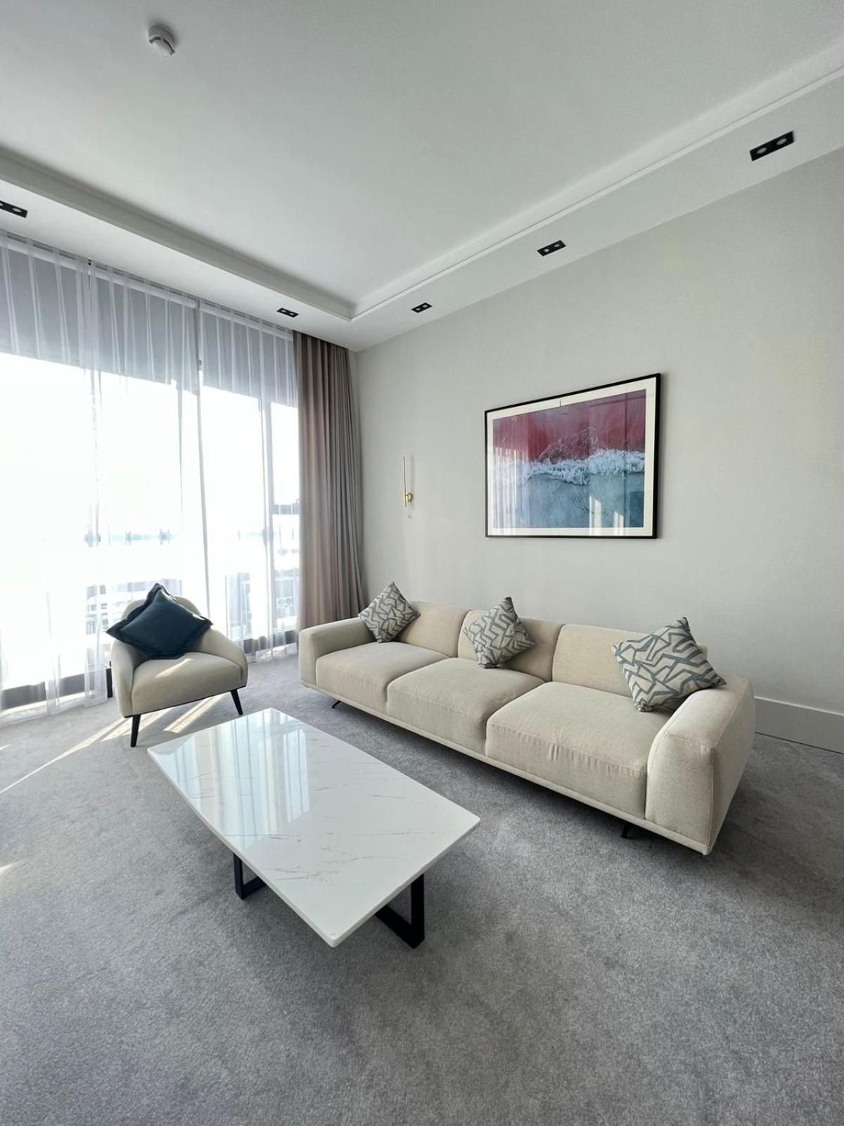 Suite - Photo 2