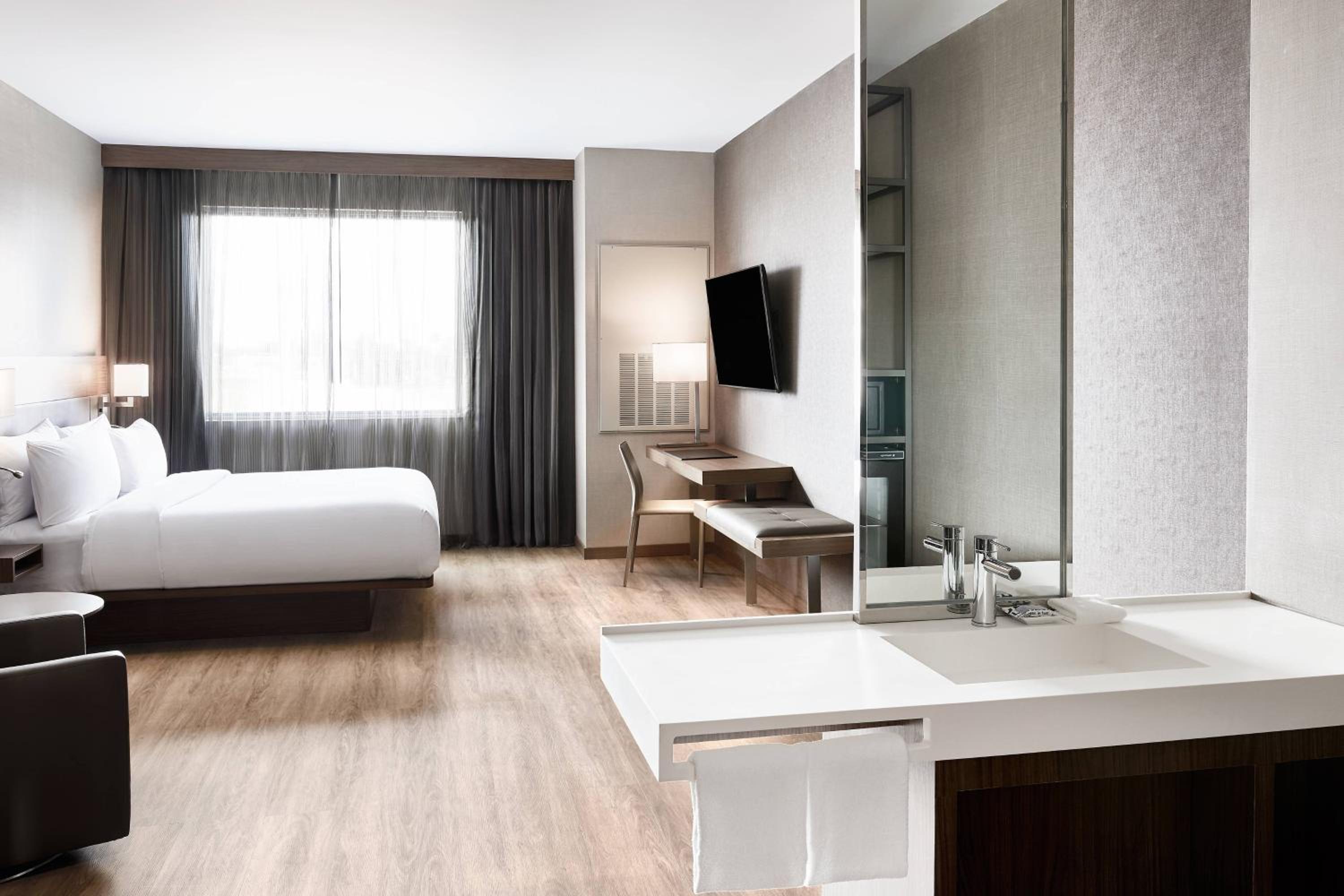 King Room - Hearing Accessible