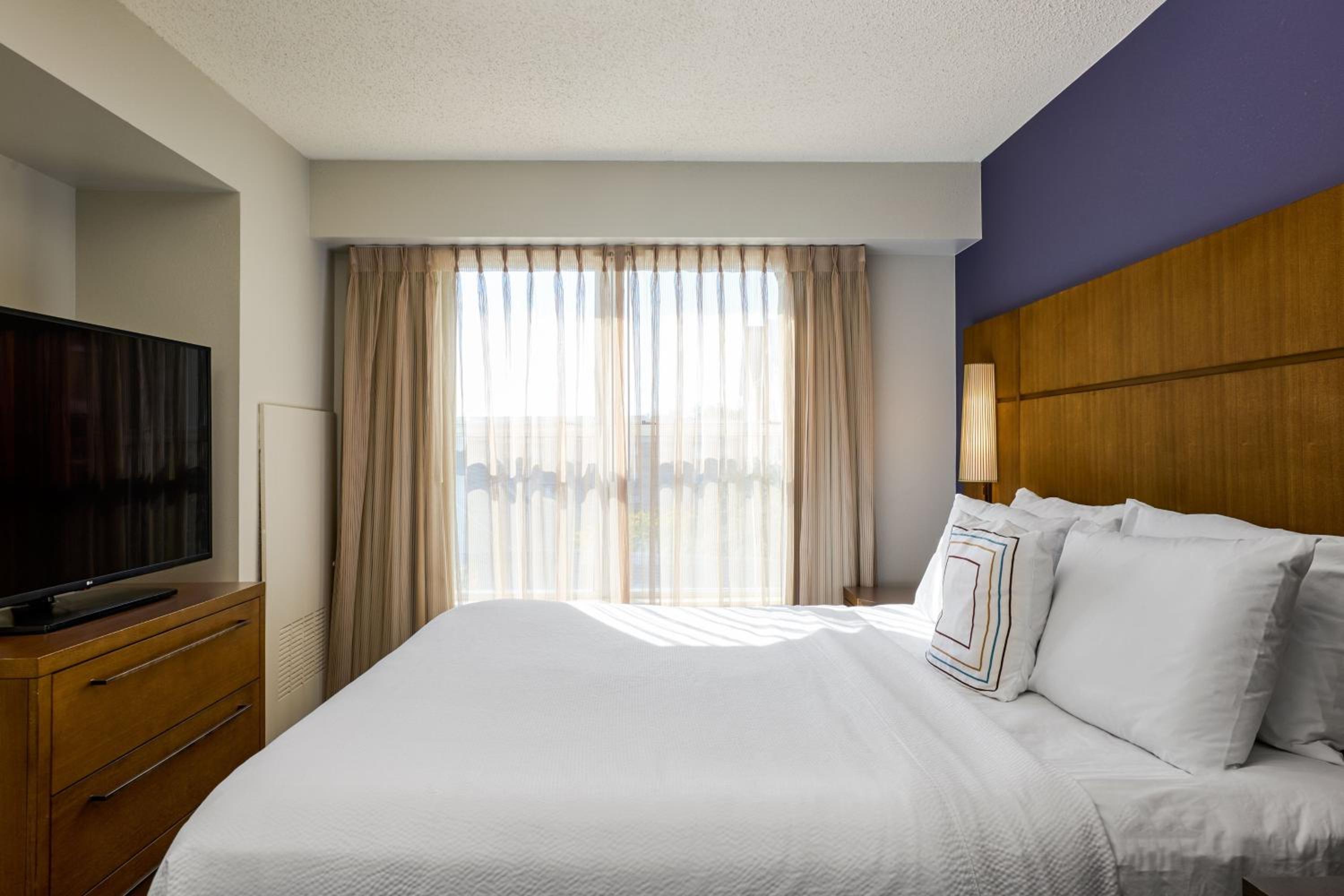 One-Bedroom King Suite with Sofa Bed - Photo 2