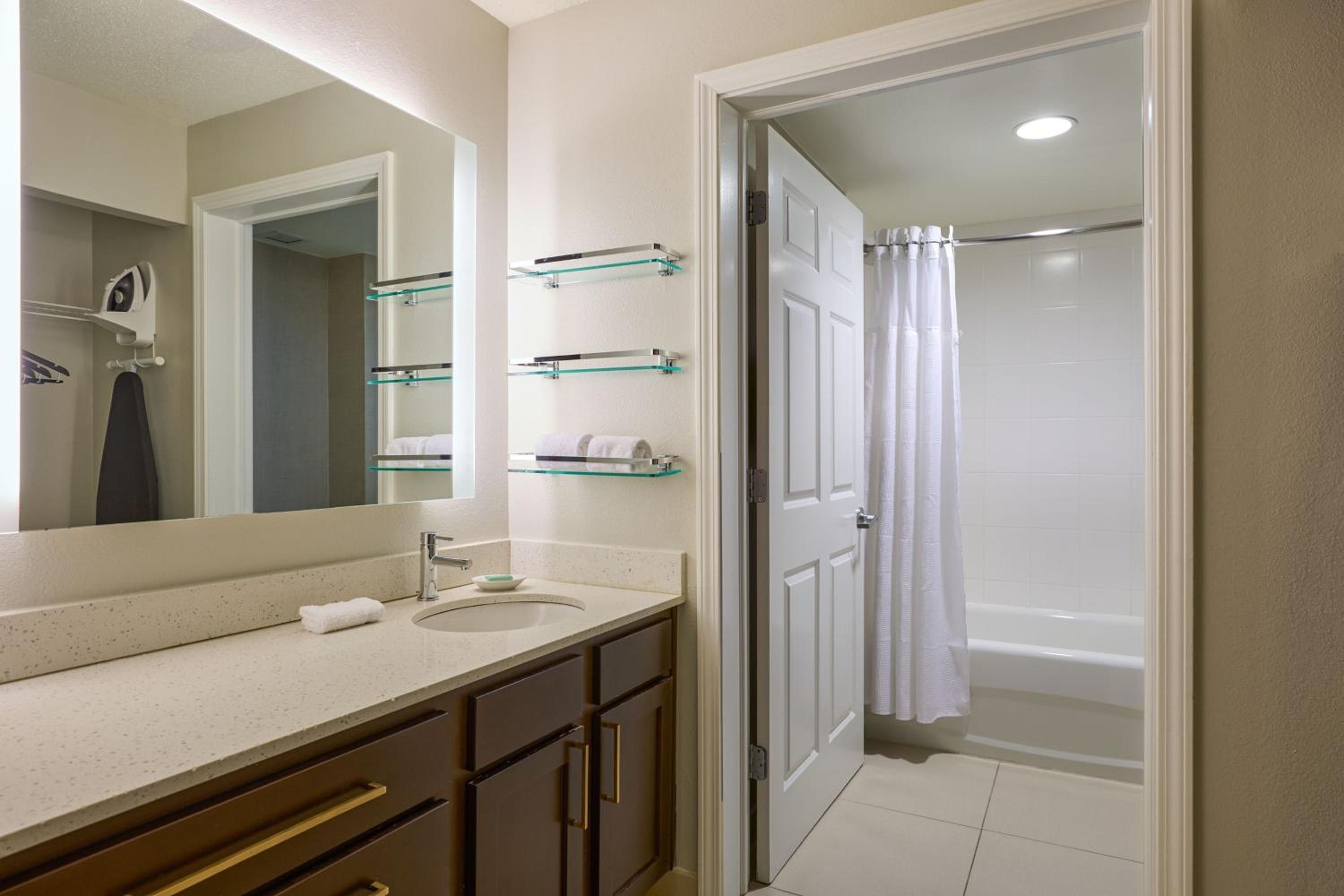 One-Bedroom King Suite with Sofa Bed - Photo 8