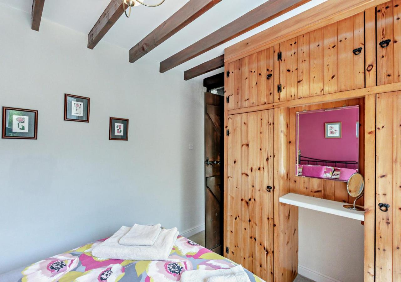 Two-Bedroom House photo 3