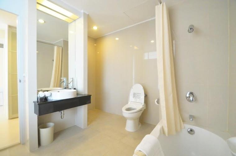 Corner Suite photo 2
