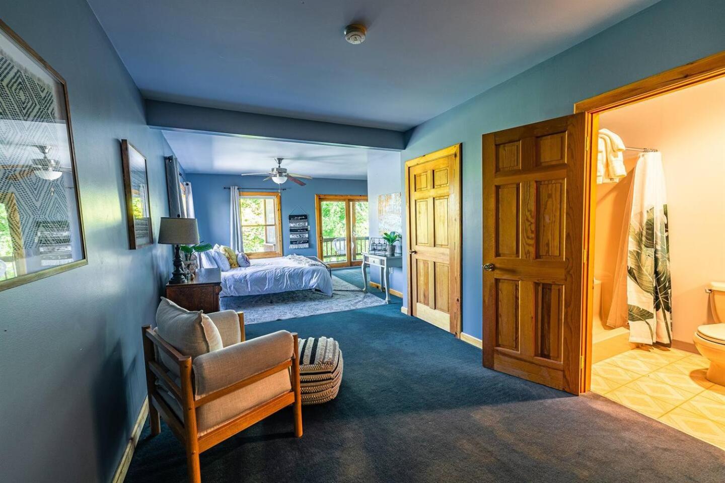 King Room with Balcony photo 1