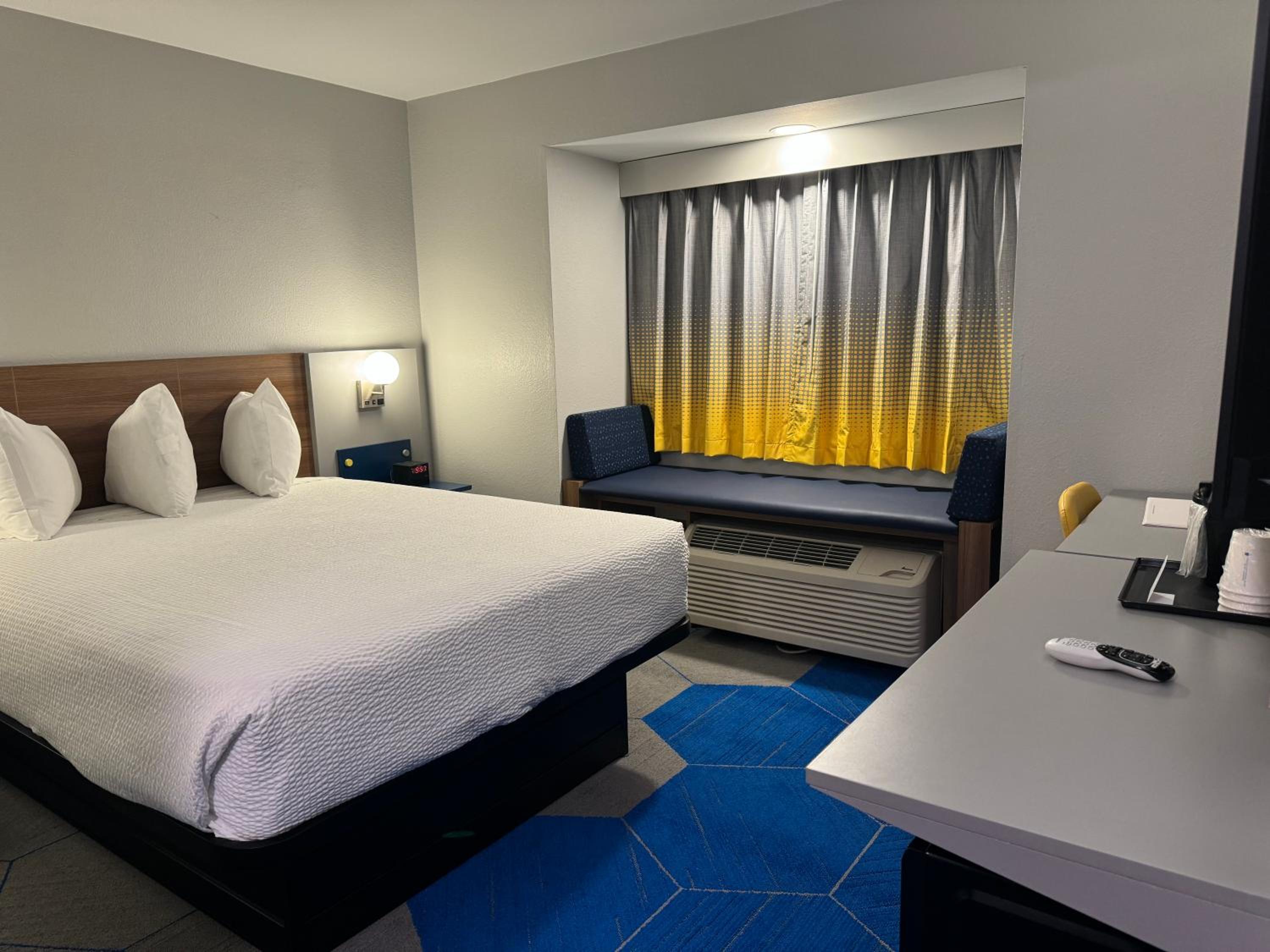 Queen Room - Photo 5