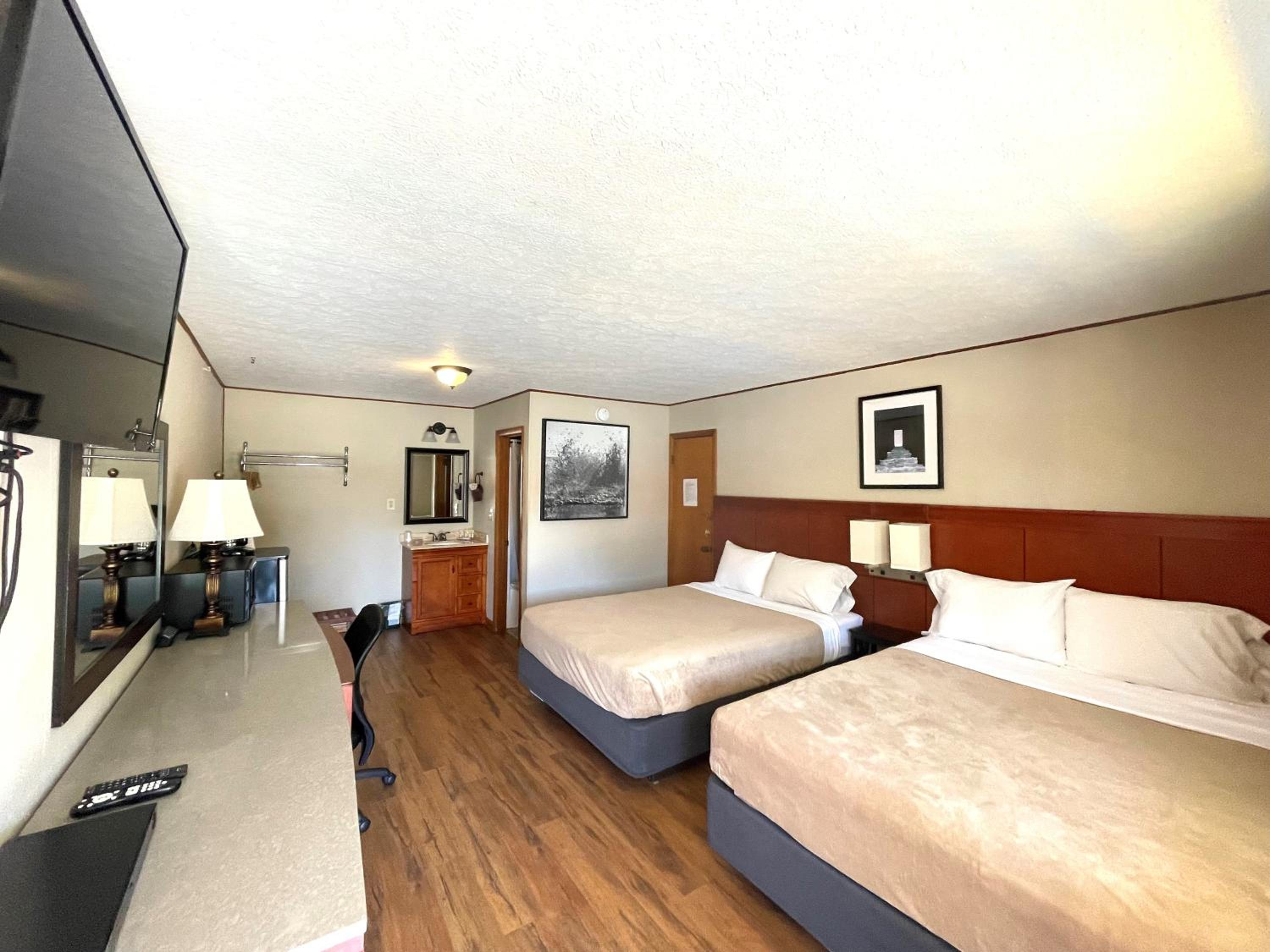 Queen Room with Pool View photo 1