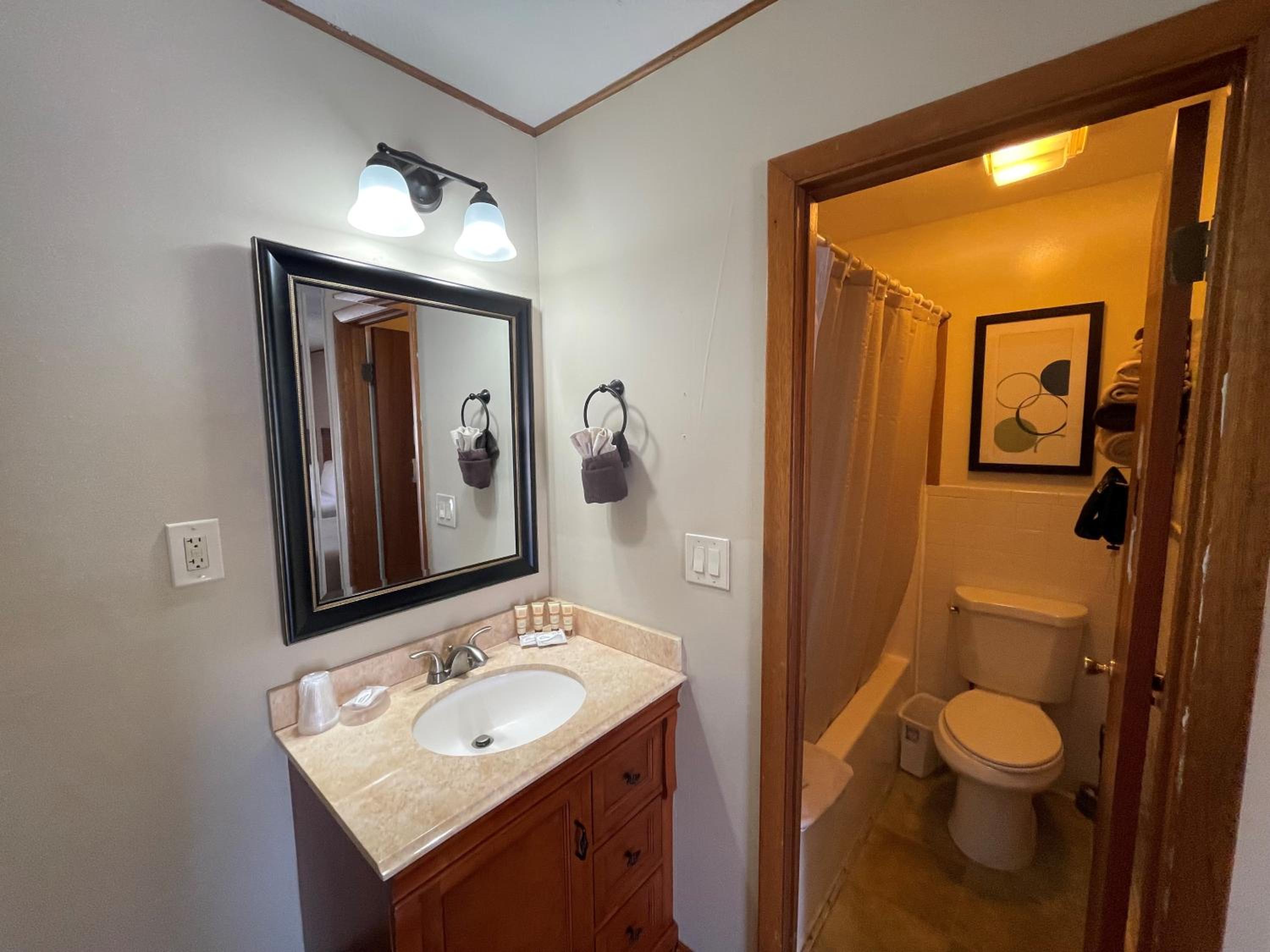 Standard King Room photo 2