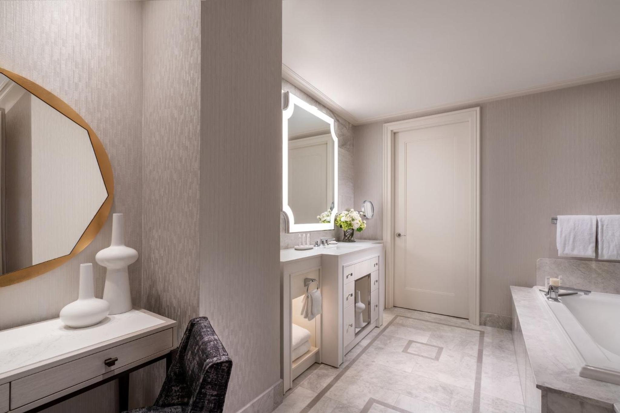 Penthouse Suite - Photo 3