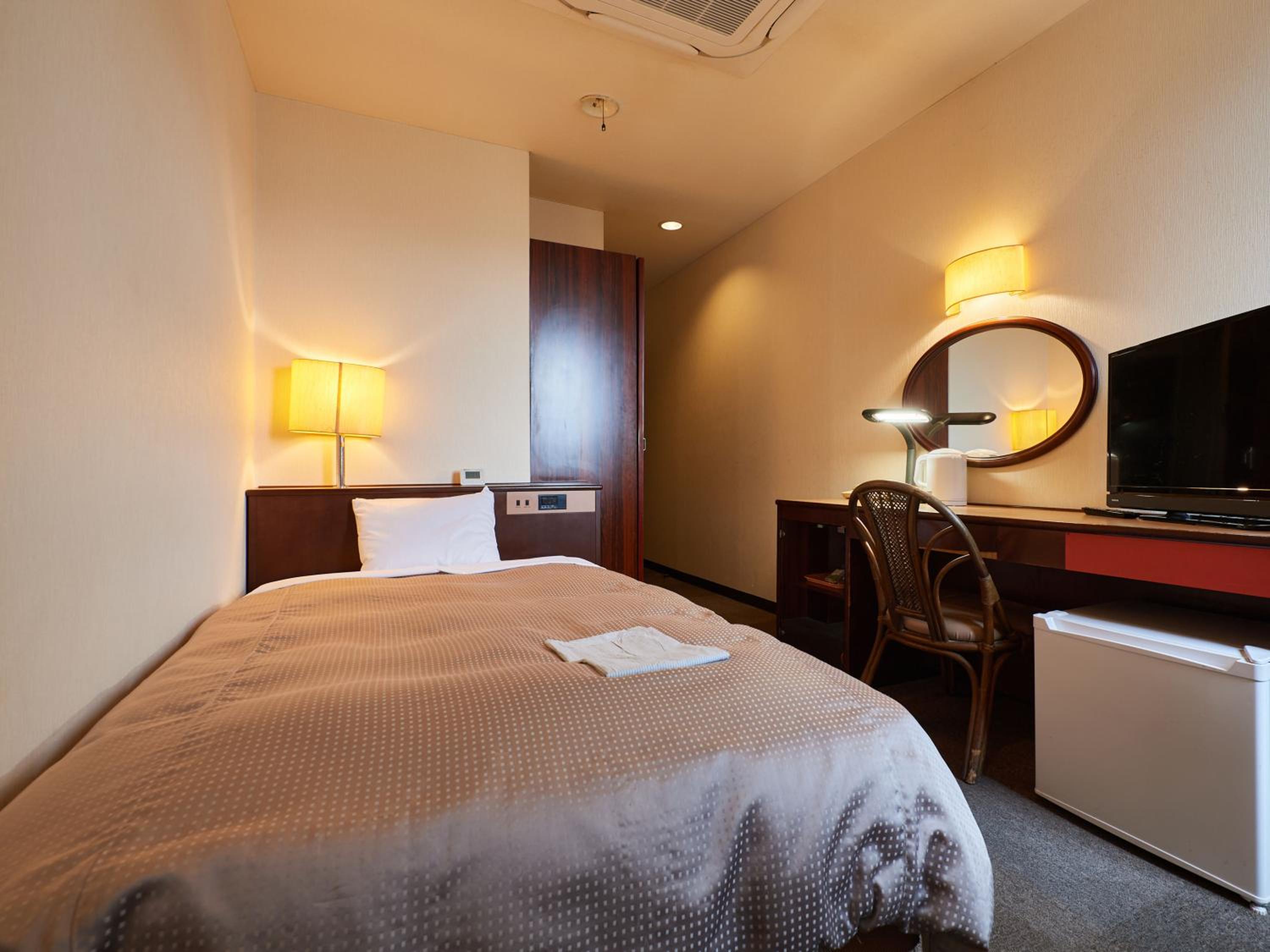 Double Room with Small Double Bed - Non-Smoking - Photo 10