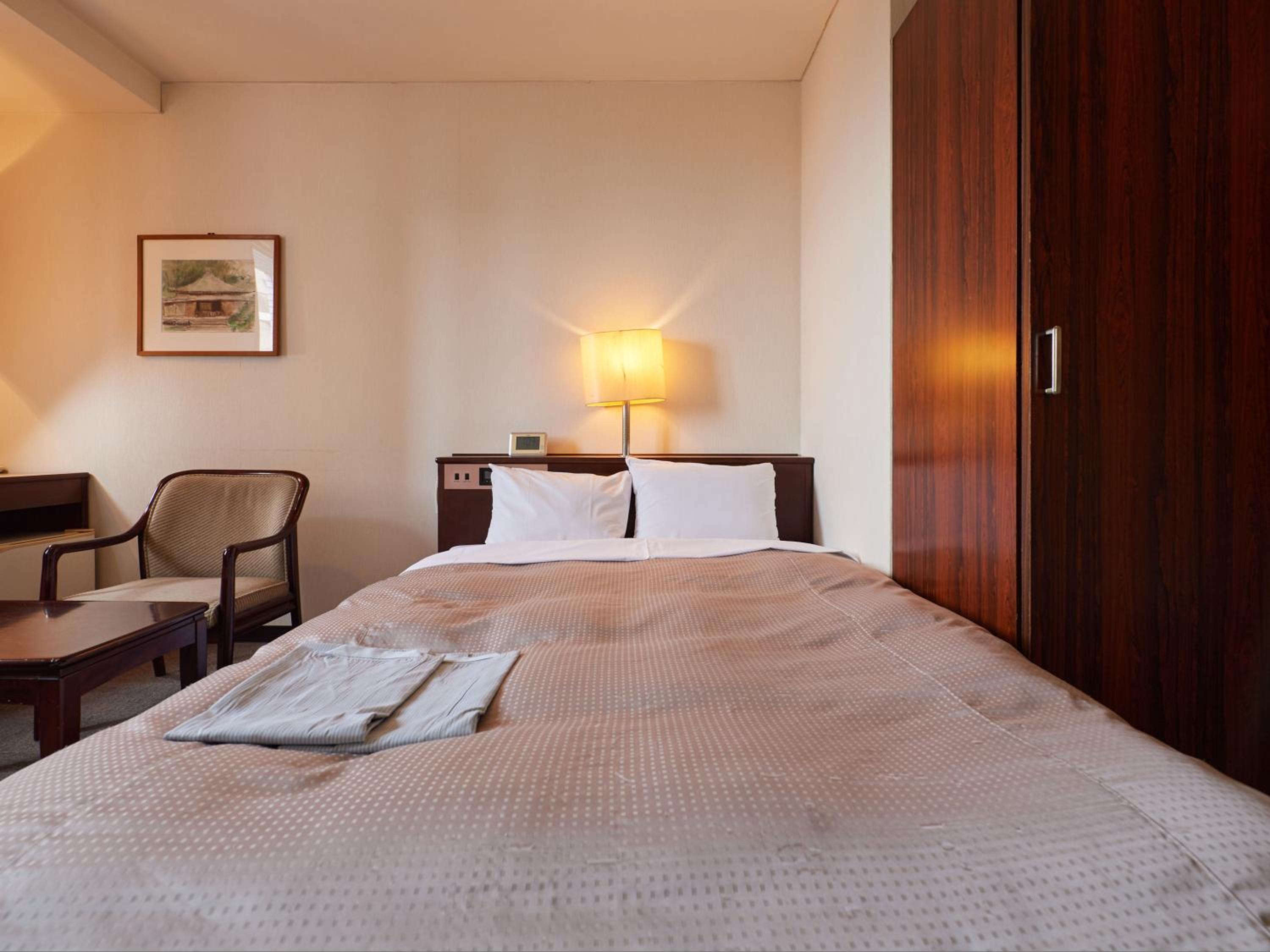 Double Room - Non-Smoking - Photo 11