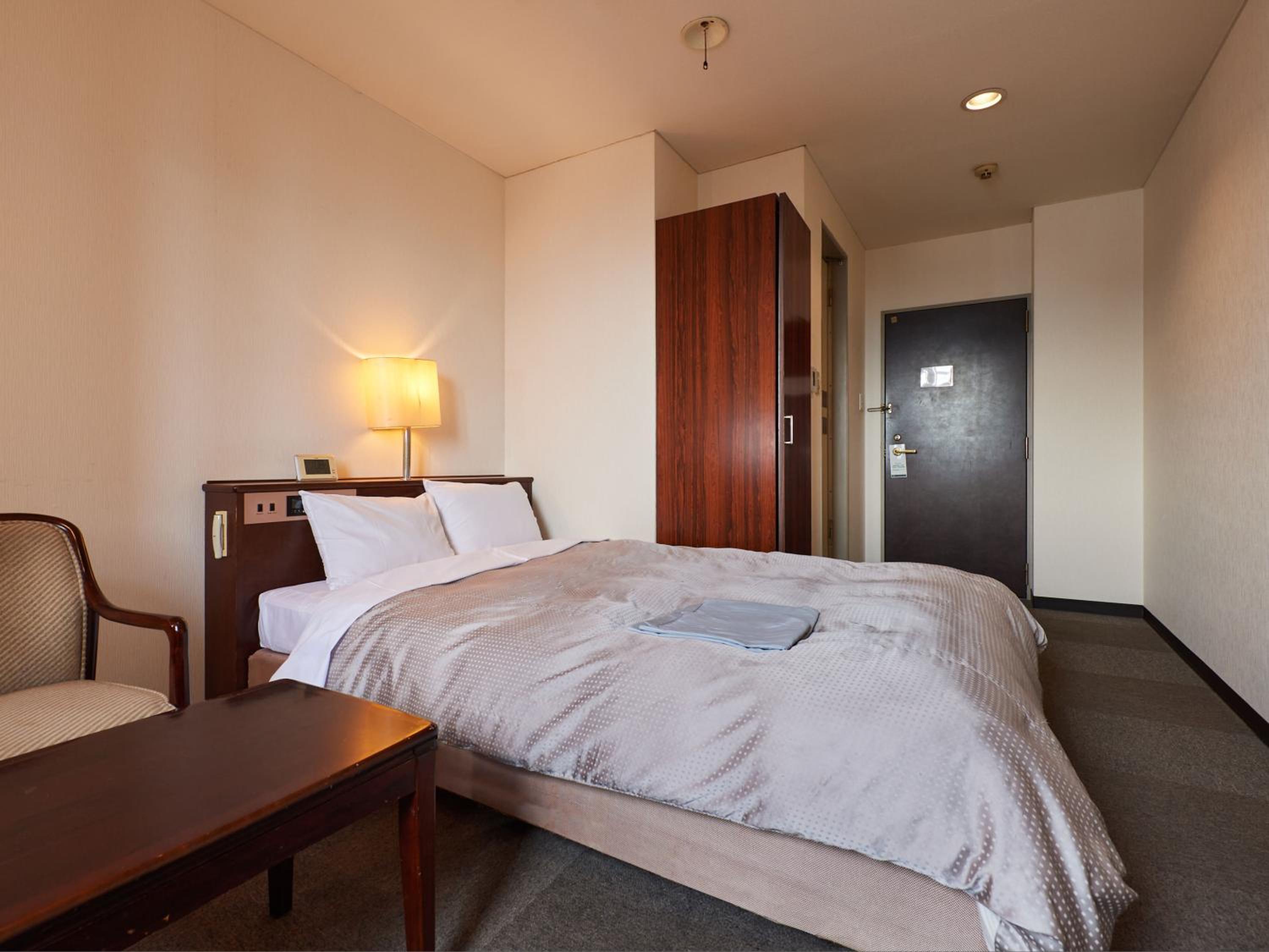 Double Room - Non-Smoking - Photo 9