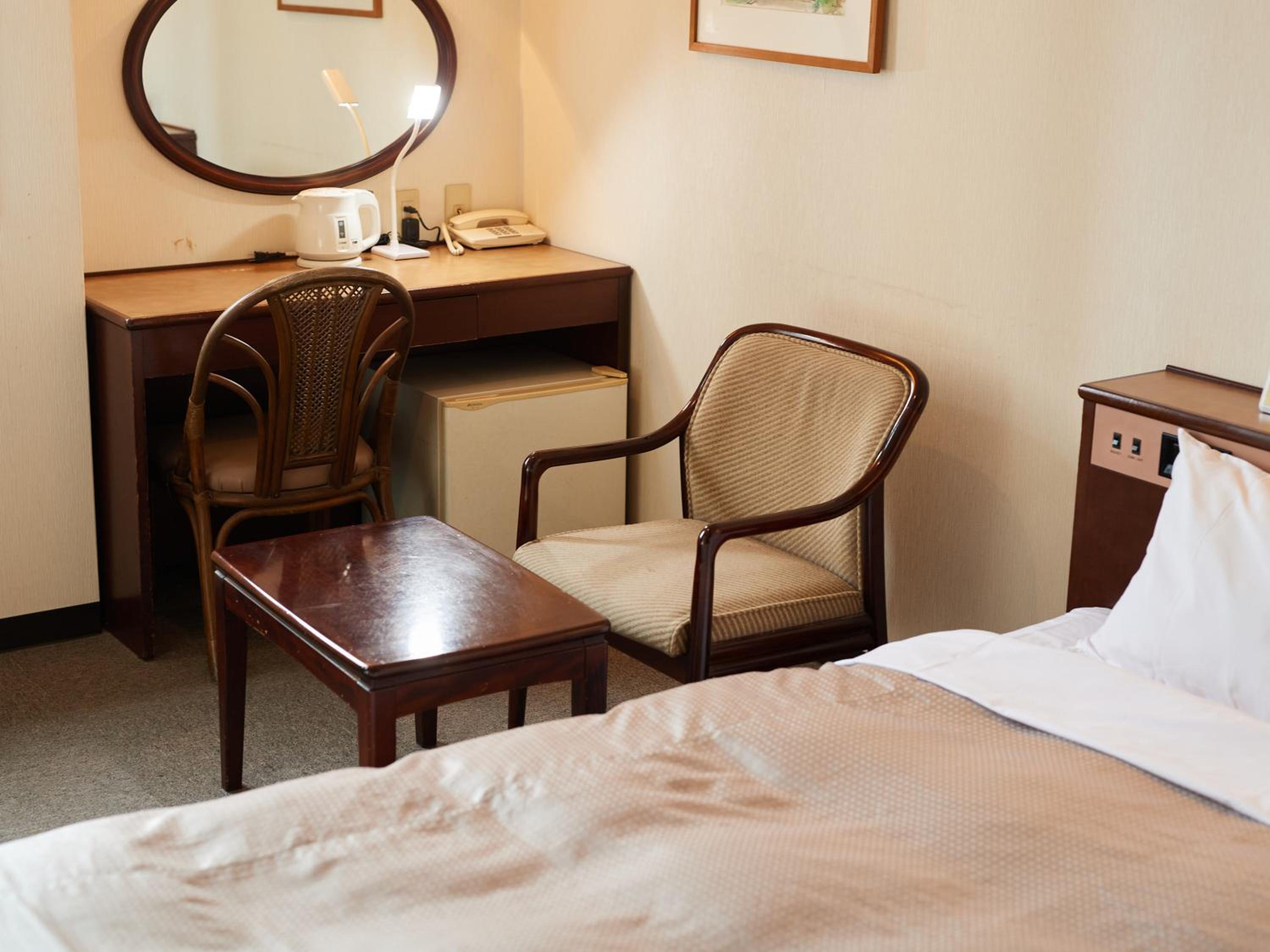 Double Room - Non-Smoking - Photo 10