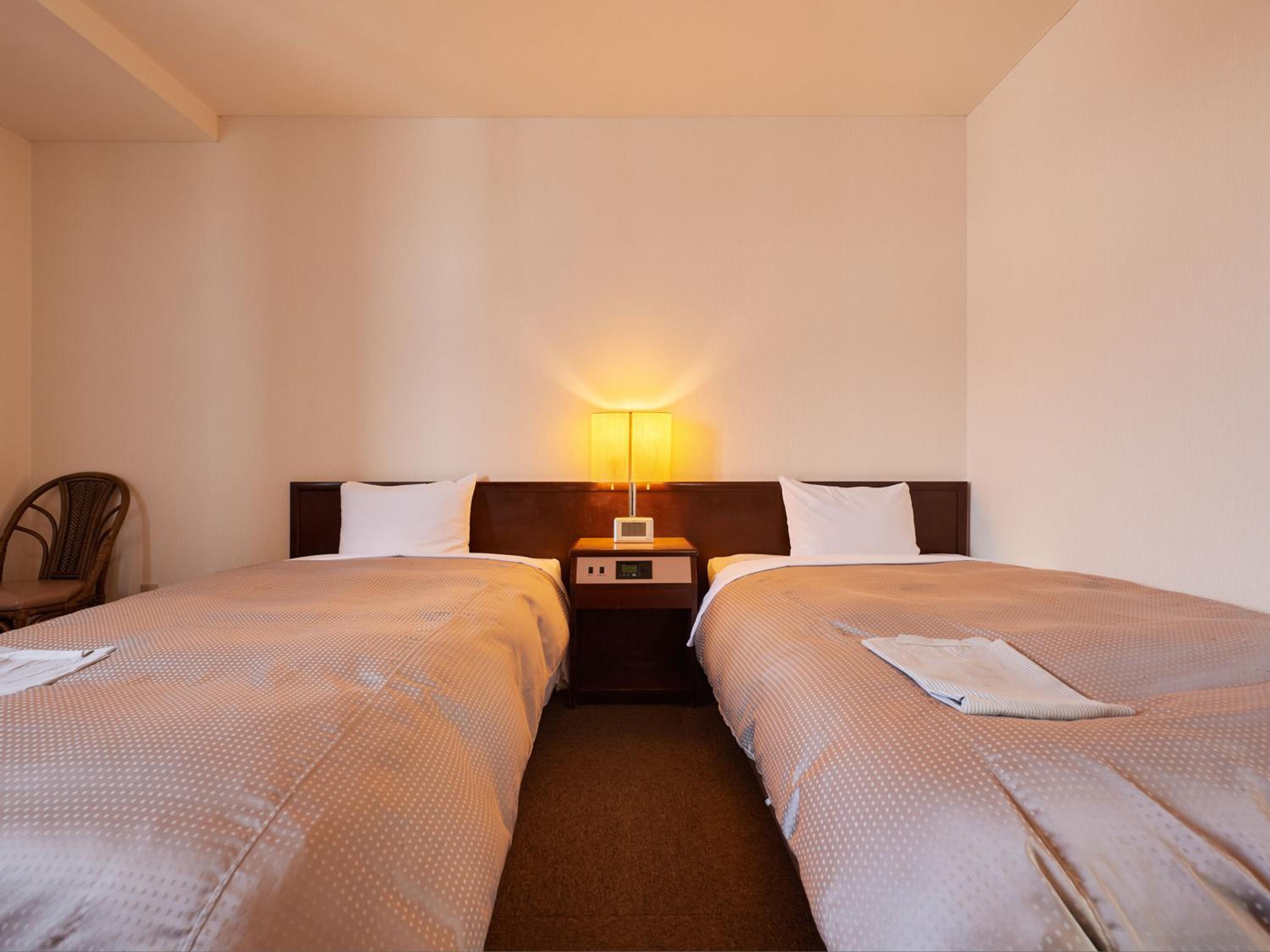 Twin Room - Non-Smoking - Photo 10