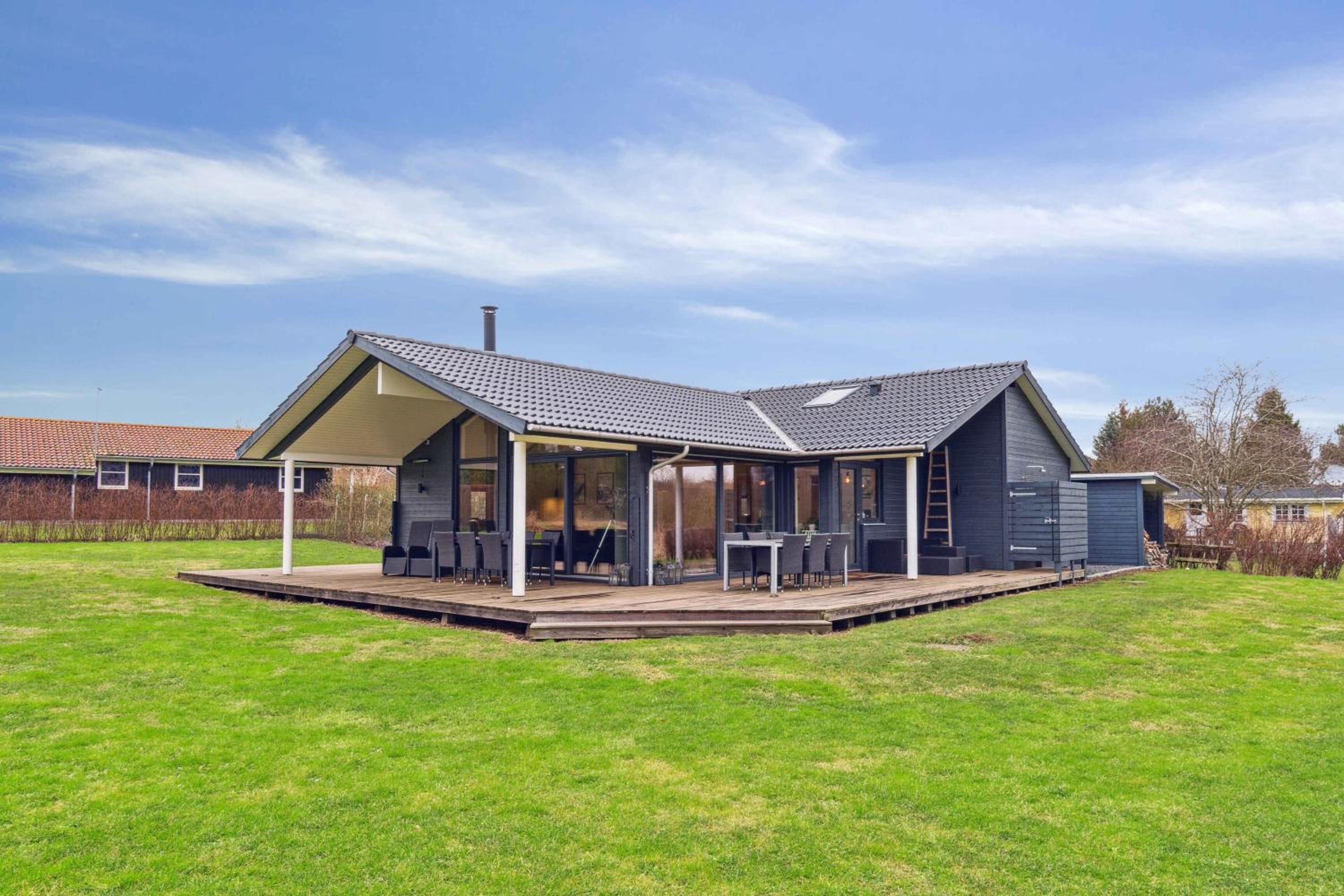 Three-Bedroom Holiday Home  photo 2