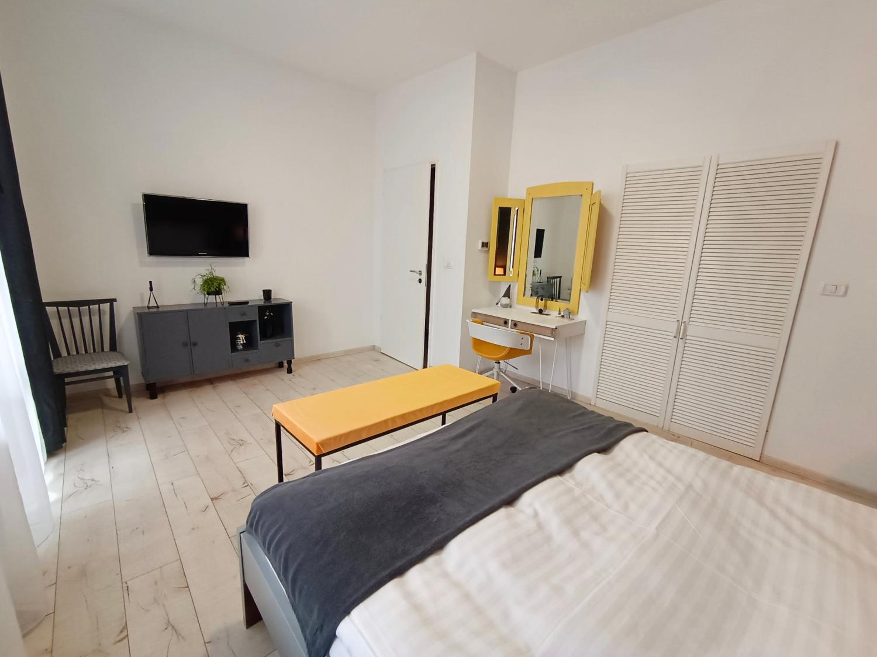 Apartment with Terrace - Photo 16