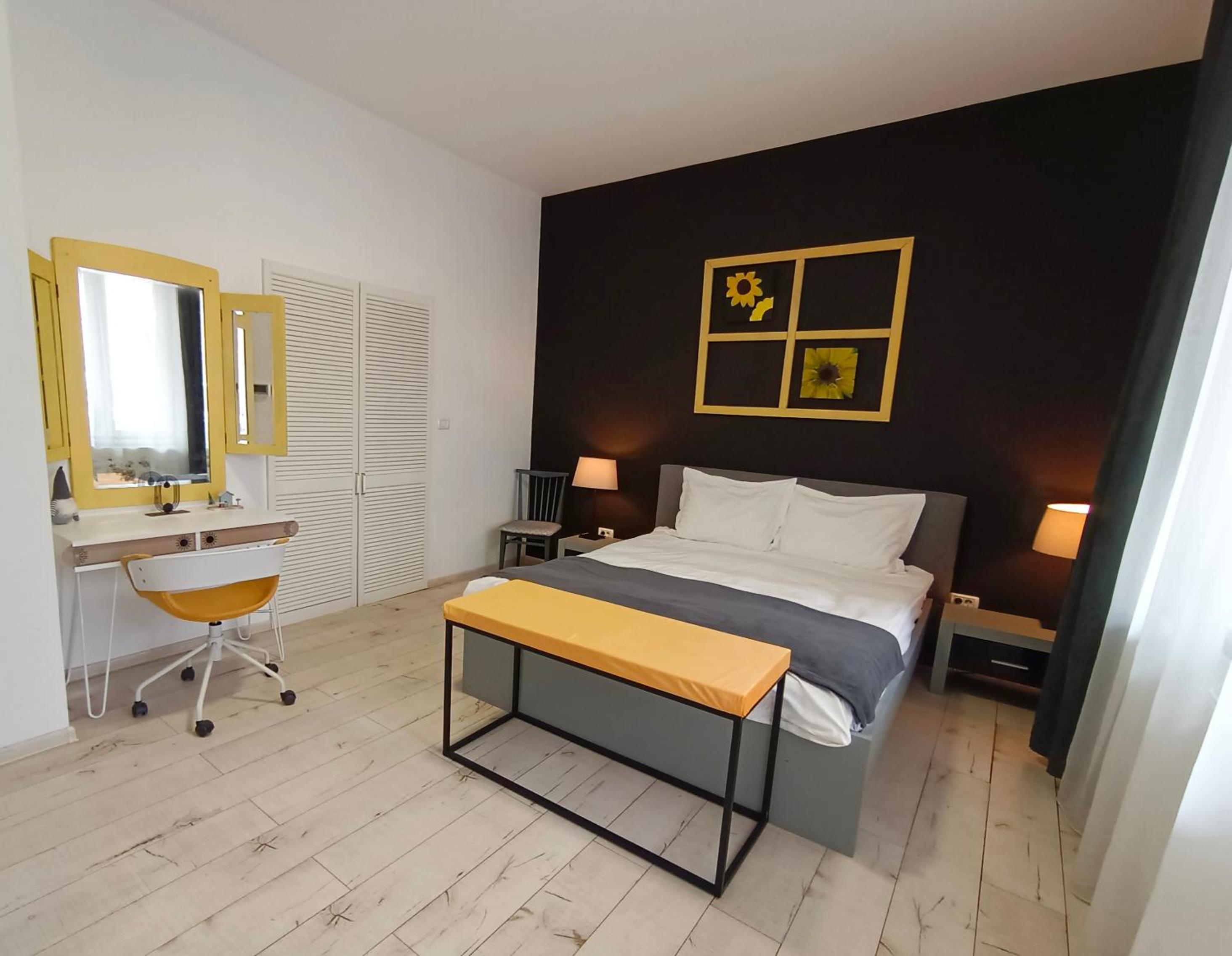 Apartment with Terrace - Photo 4
