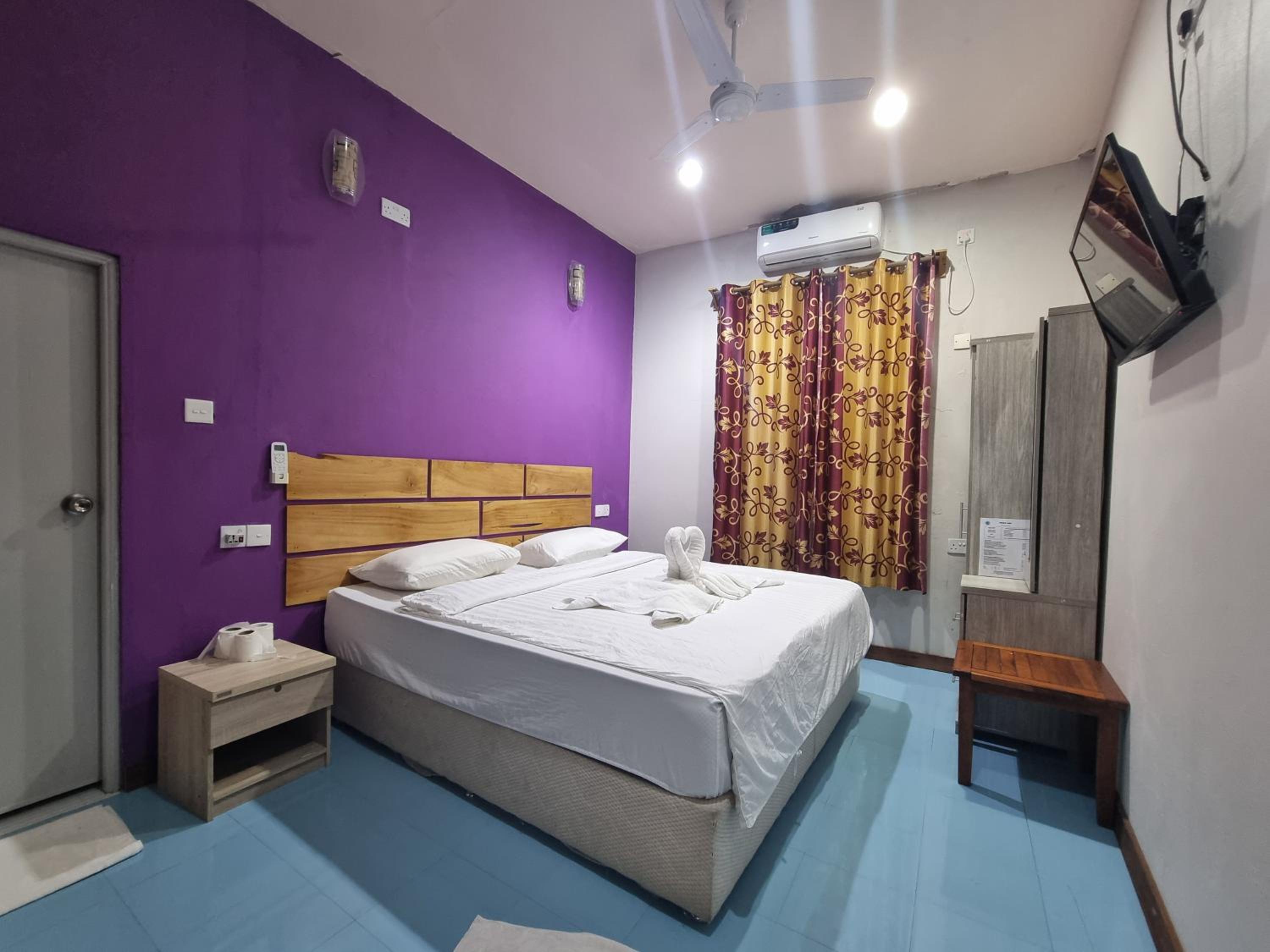 Double or Twin Room with Private Bathroom photo 3
