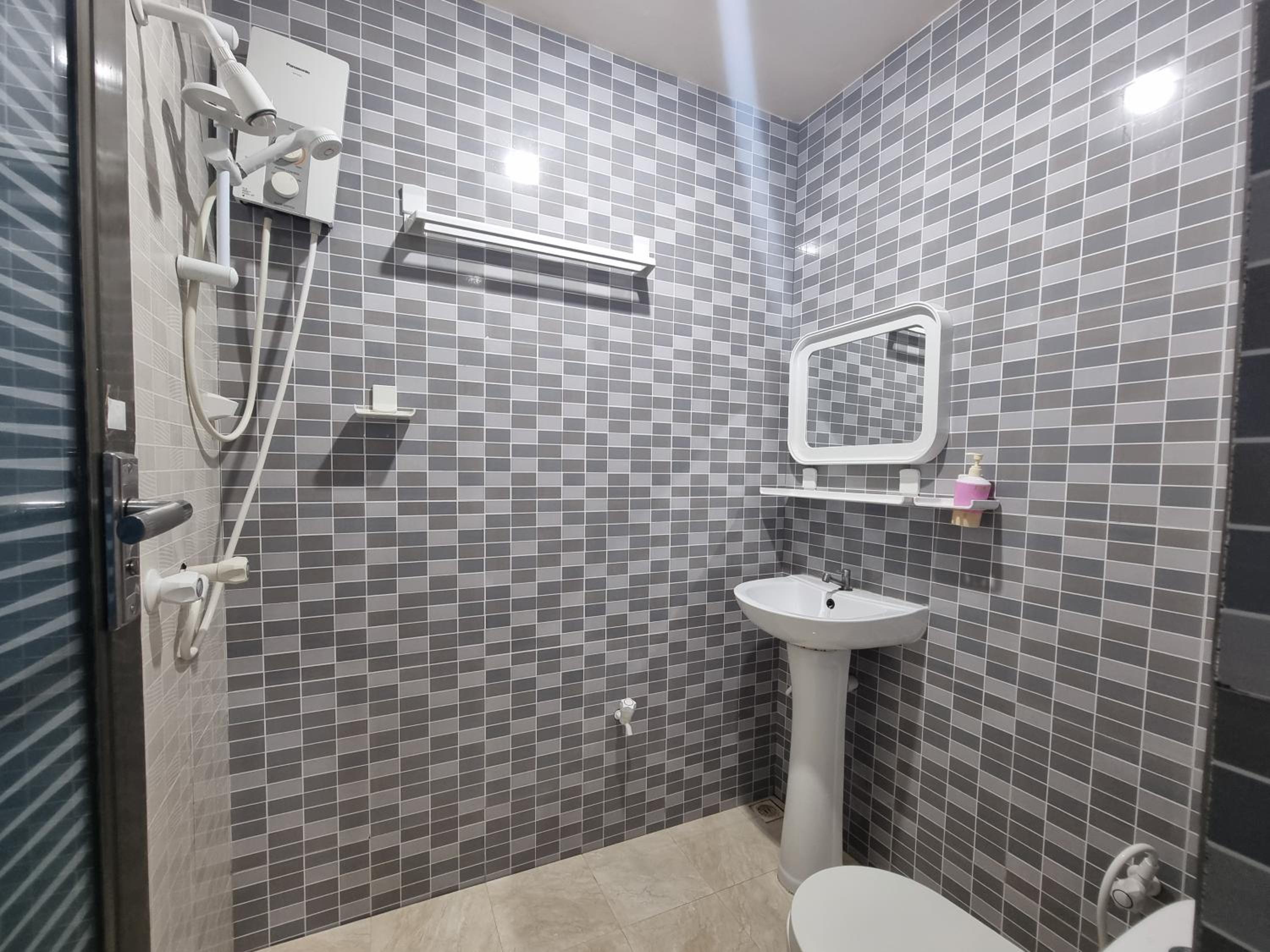 Triple Room with Private Bathroom photo 2