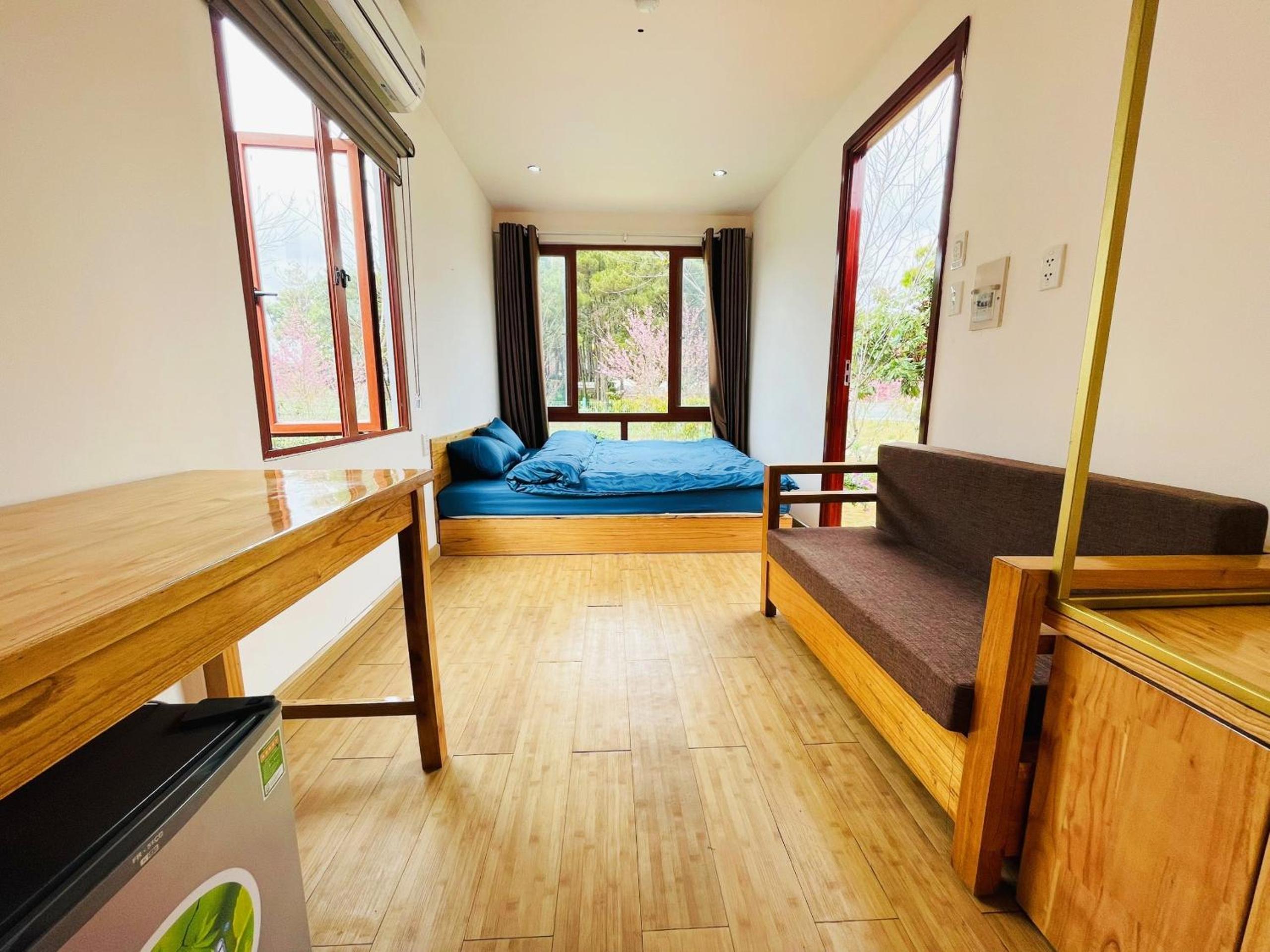 One-Bedroom Apartment photo 1
