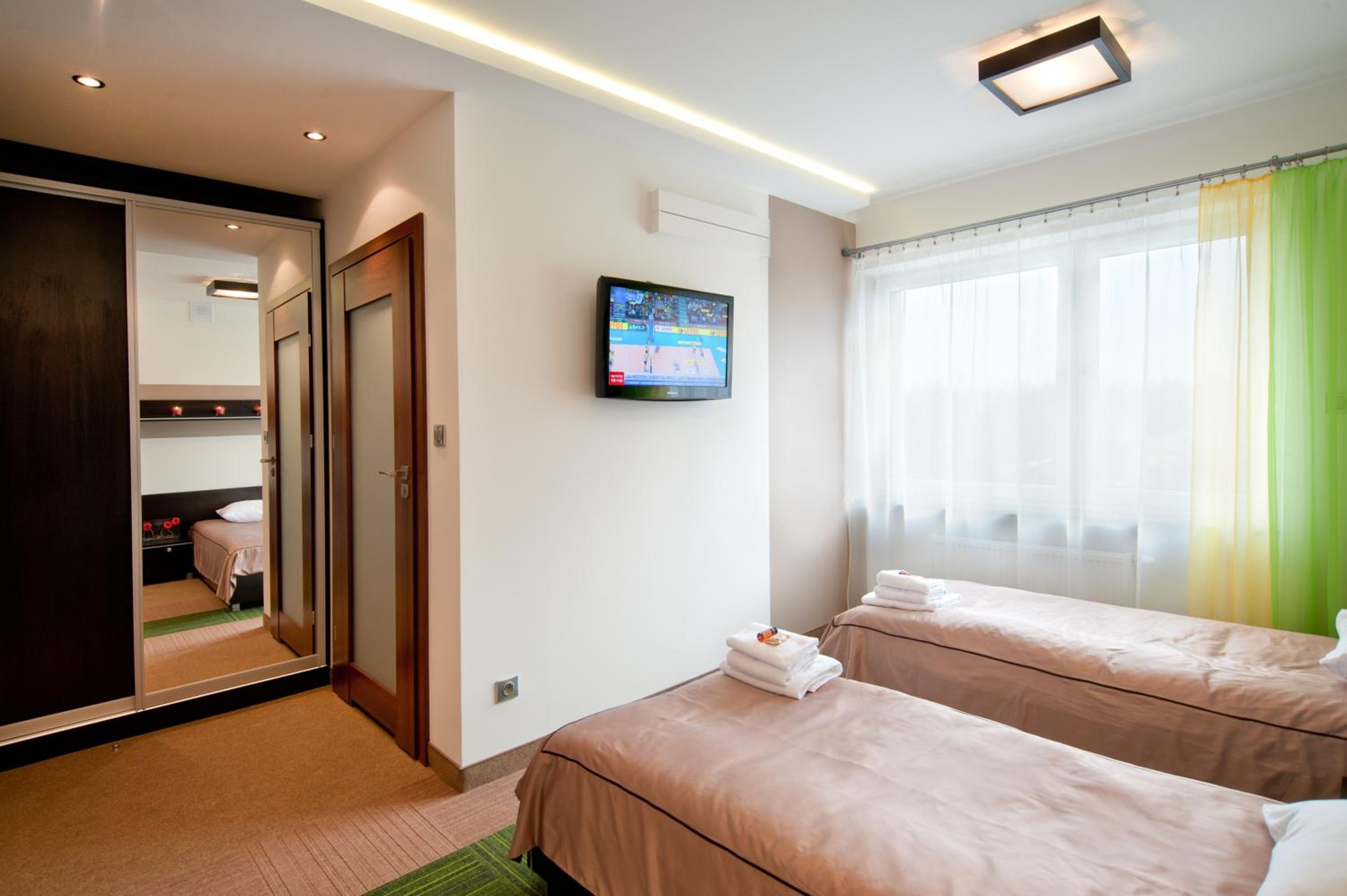 Standard Double or Twin Room - Photo 5