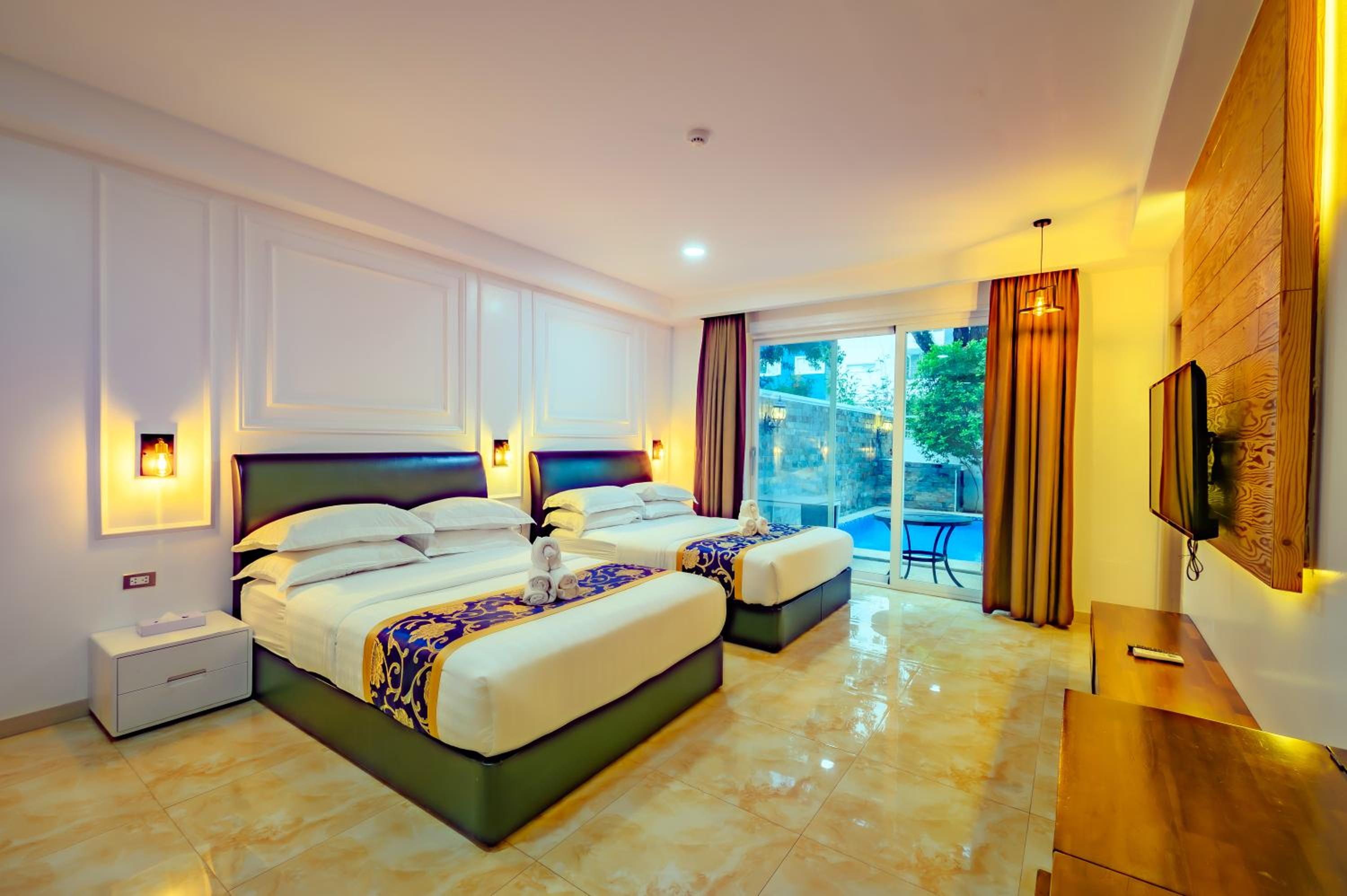Superior Suite with Private Pool - Photo 1
