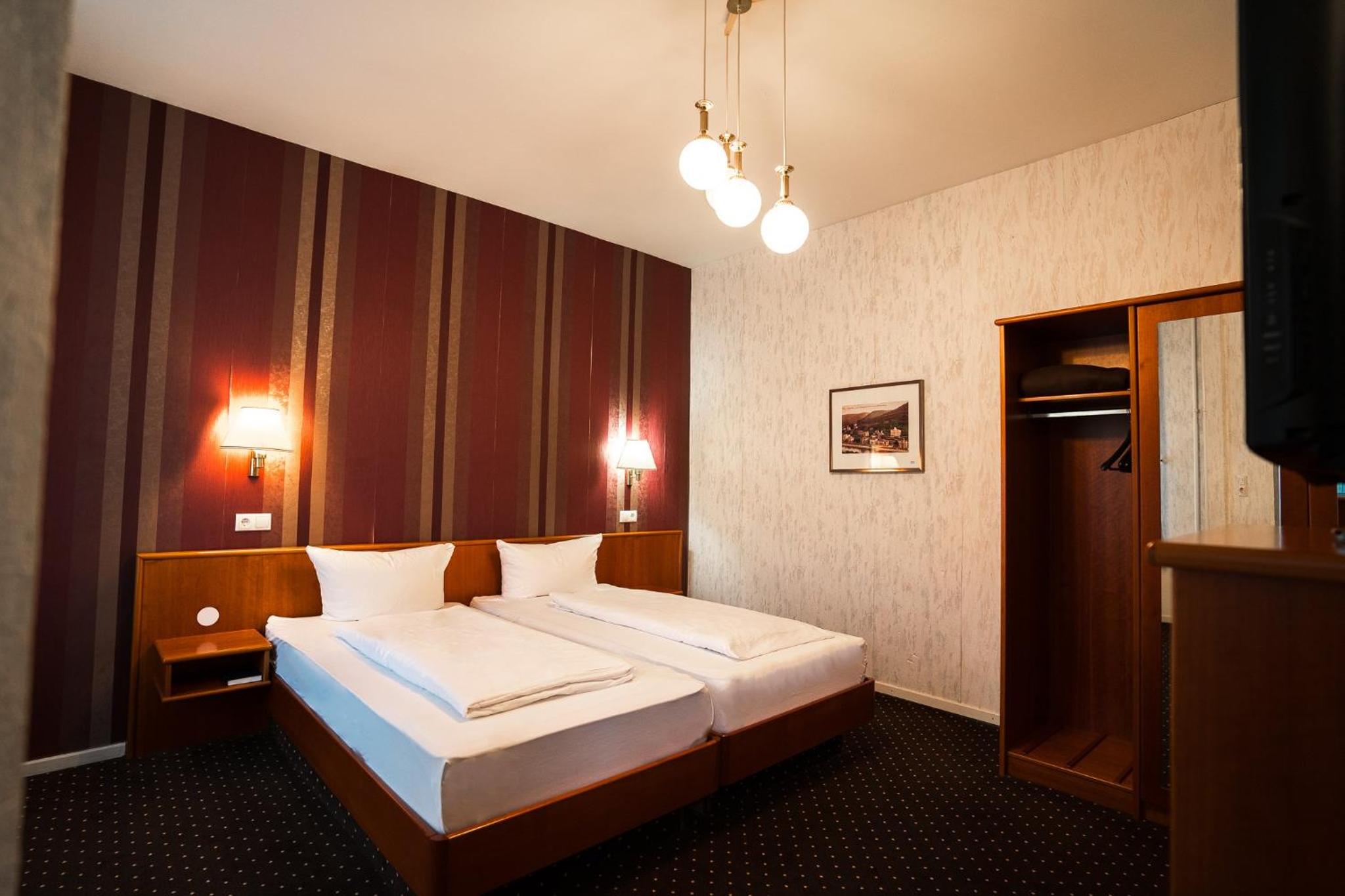 Triple Room with Private Bathroom - Photo 5