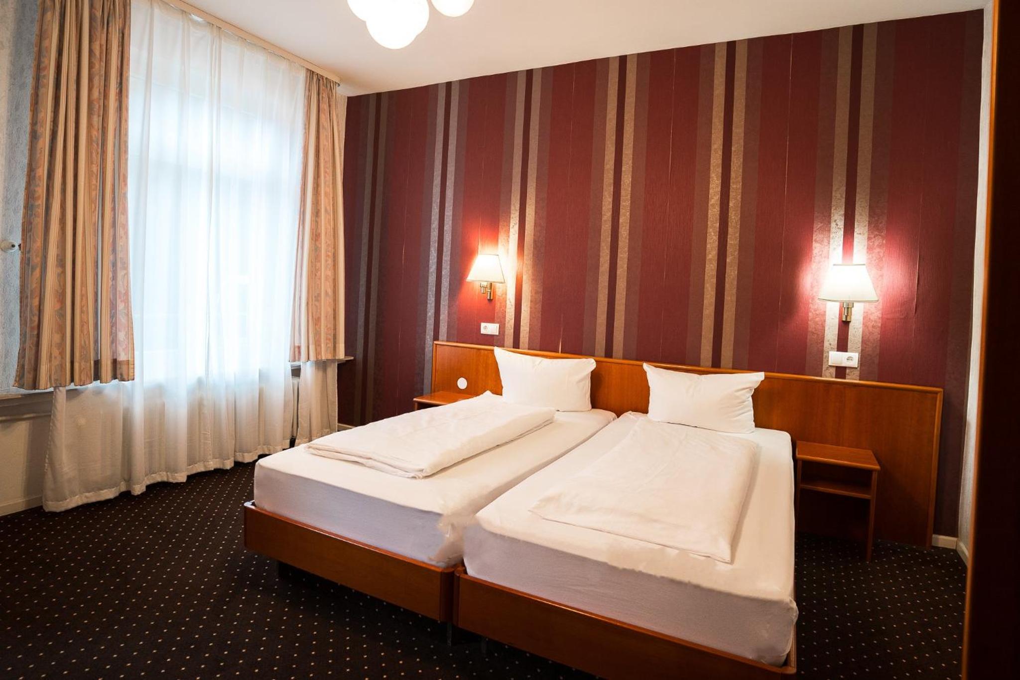 Triple Room with Private Bathroom - Photo 2
