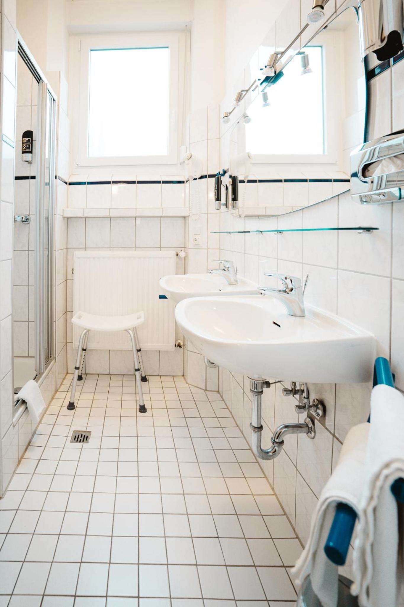 Triple Room with Private Bathroom - Photo 4