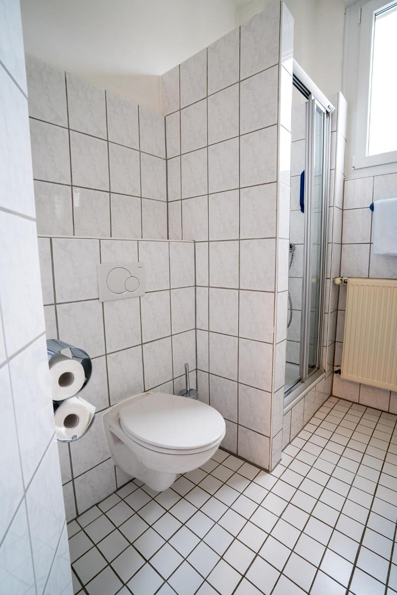 Triple Room with Private Bathroom - Photo 12
