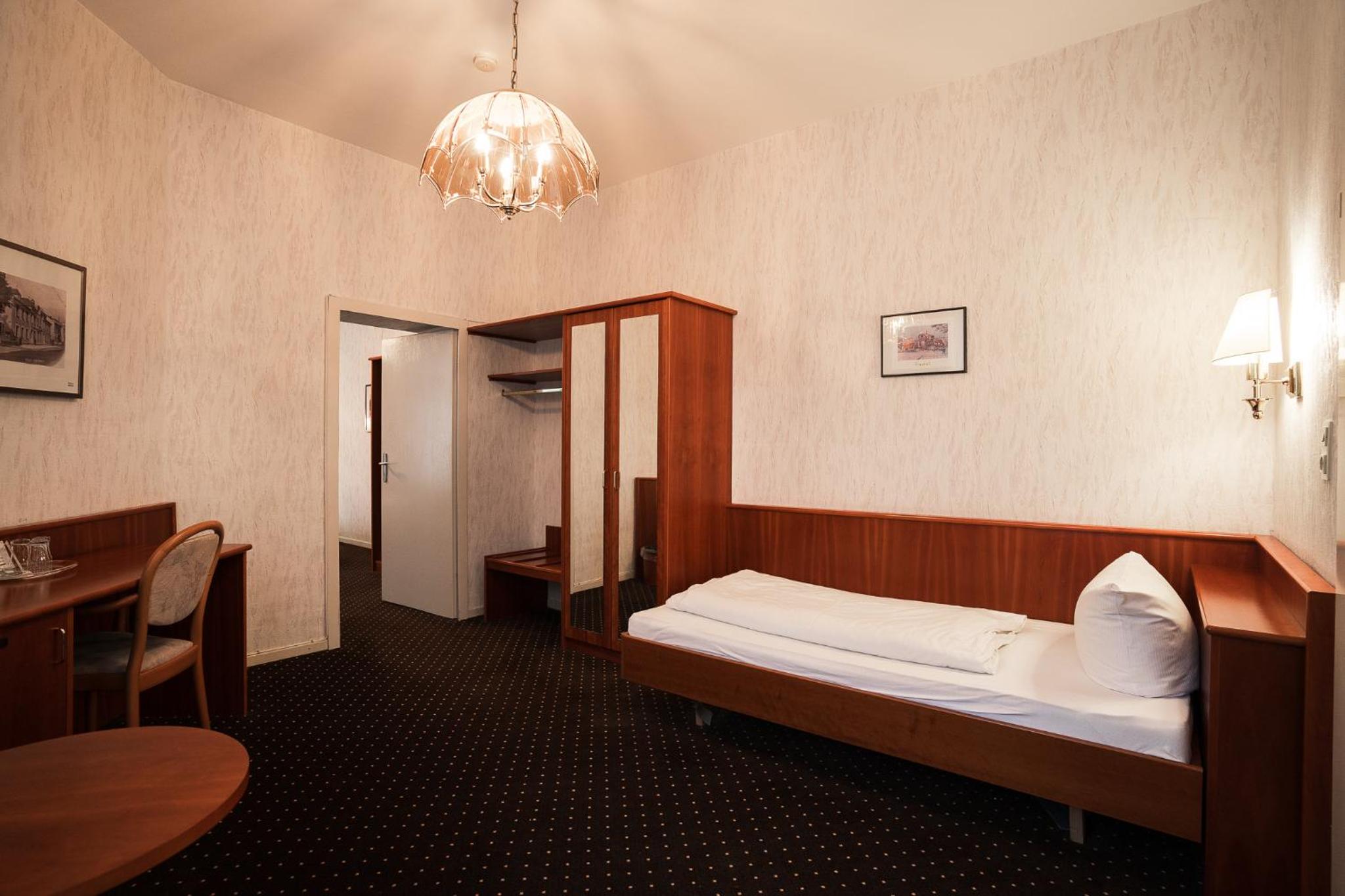 Triple Room with Private Bathroom - Photo 1