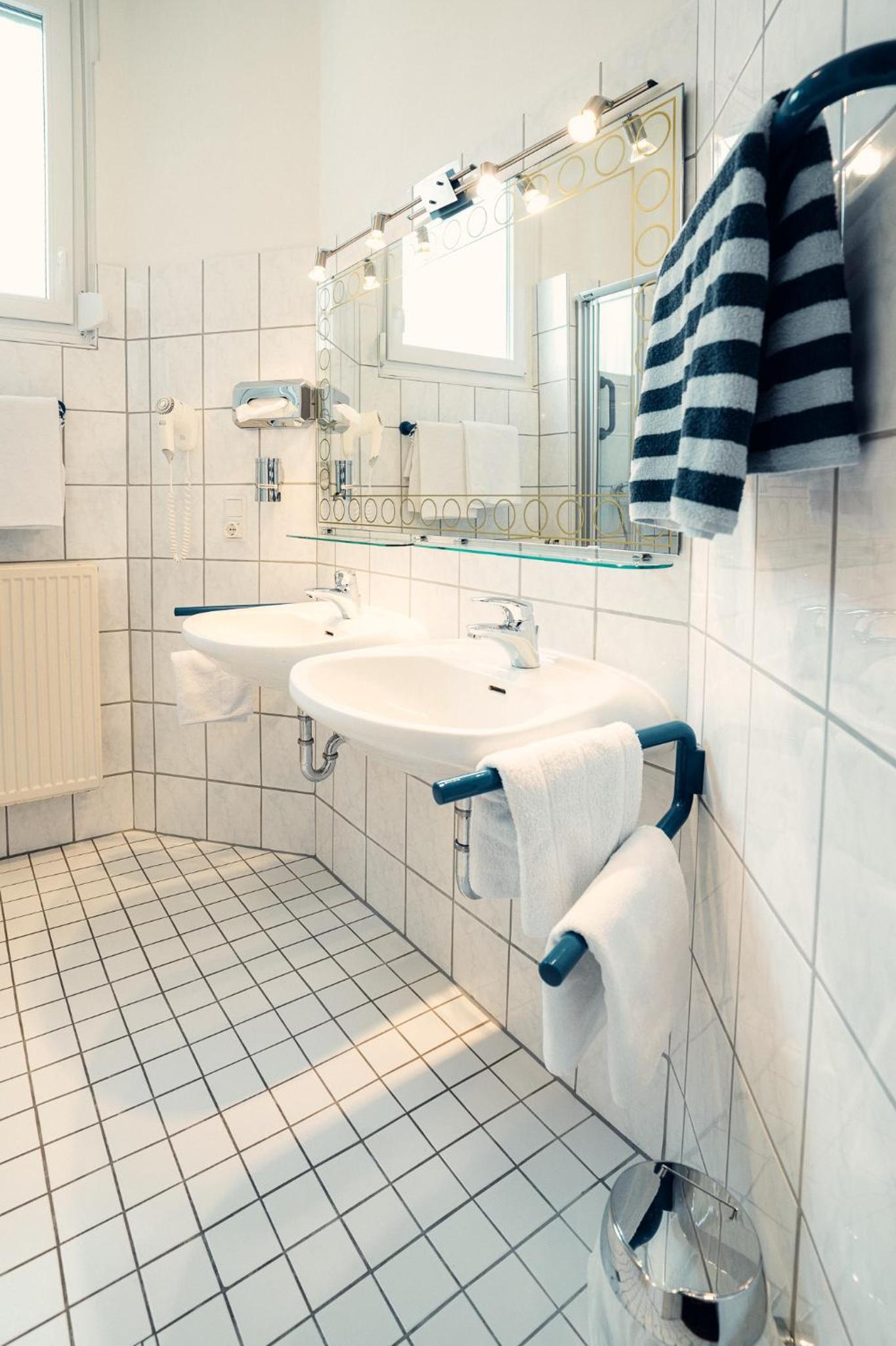 Triple Room with Private Bathroom - Photo 6