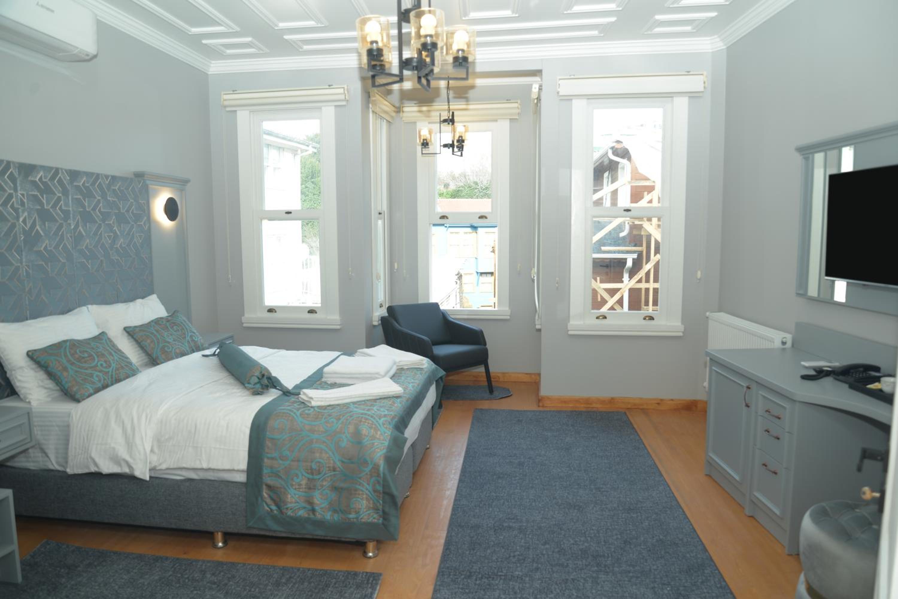 Deluxe King Room photo 2