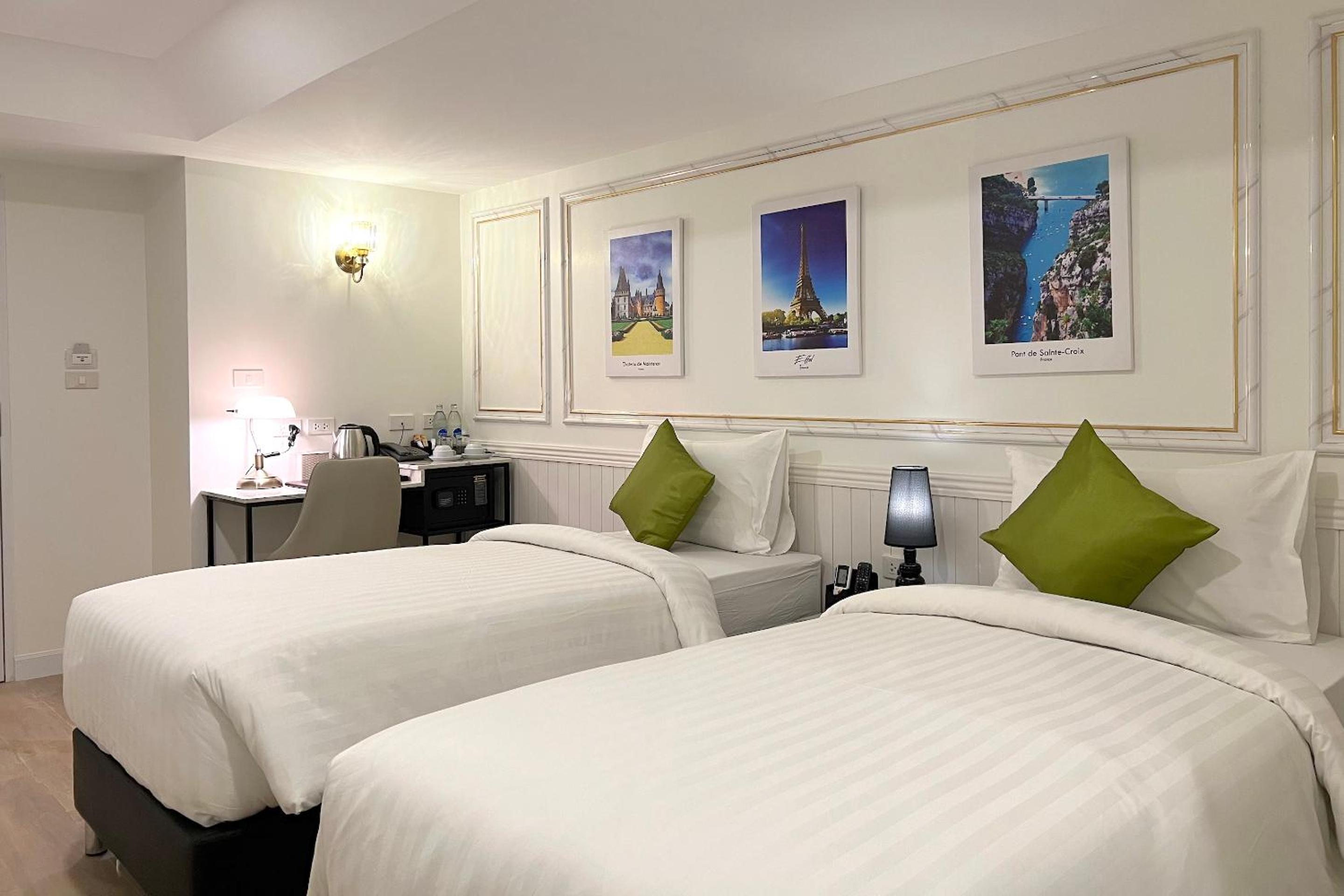 Deluxe Twin Room photo 2