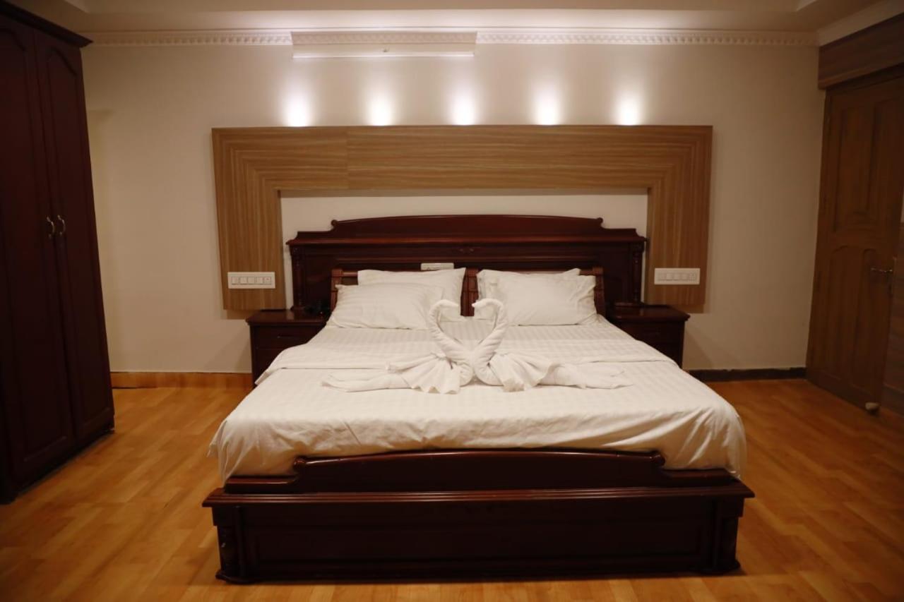 Deluxe Double Room (2 Adults + 1 Child)