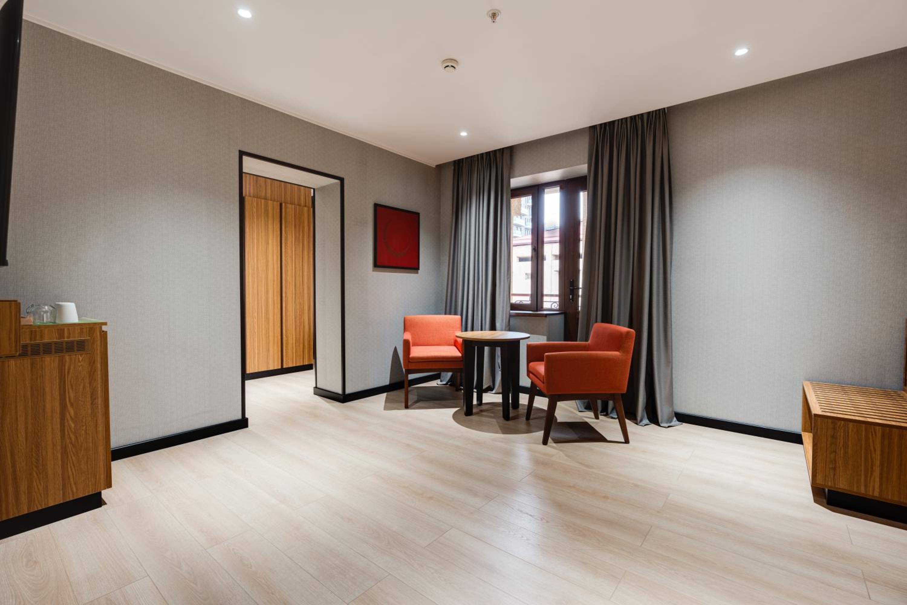 Suite - Photo 9