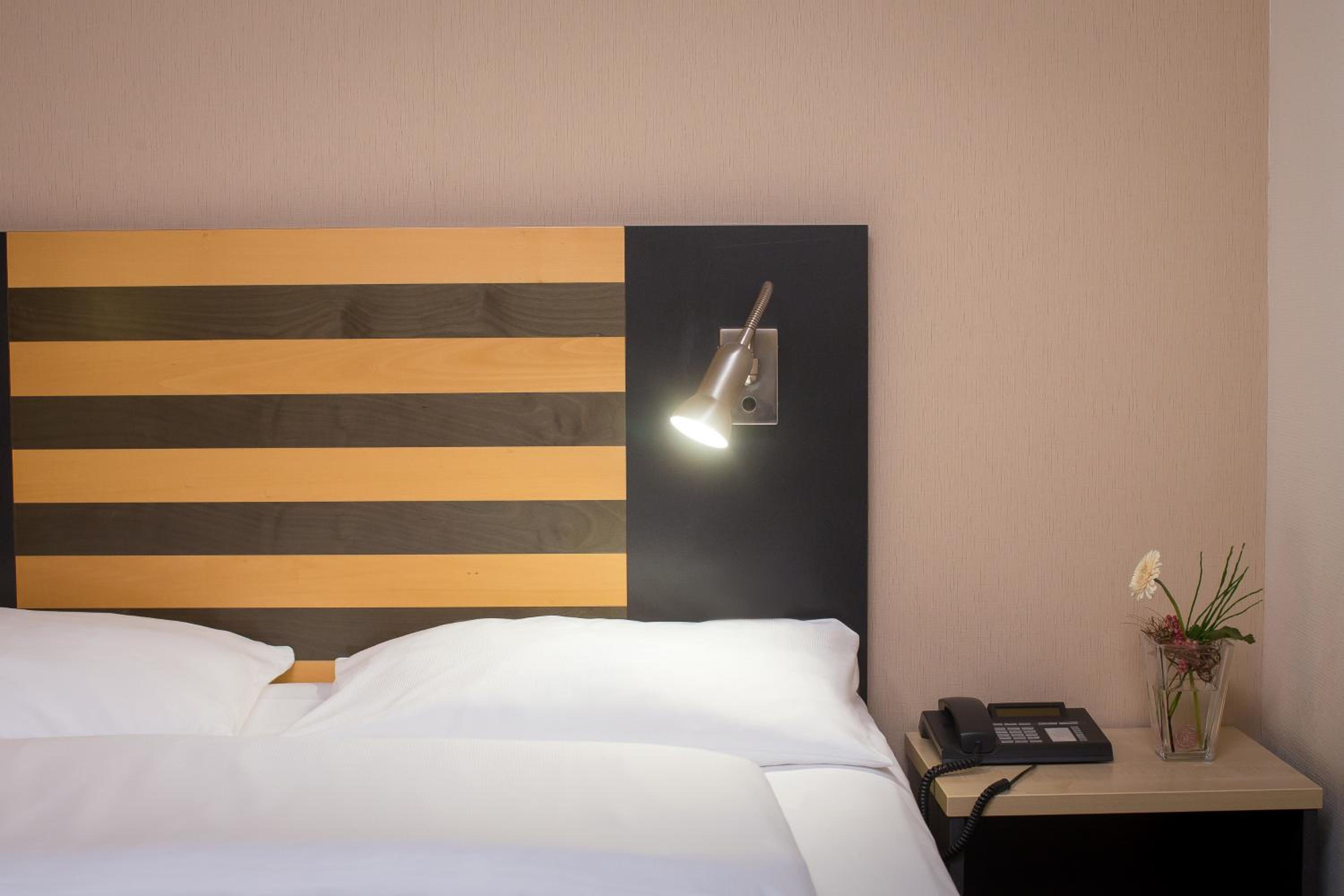King Room thumbnail 5