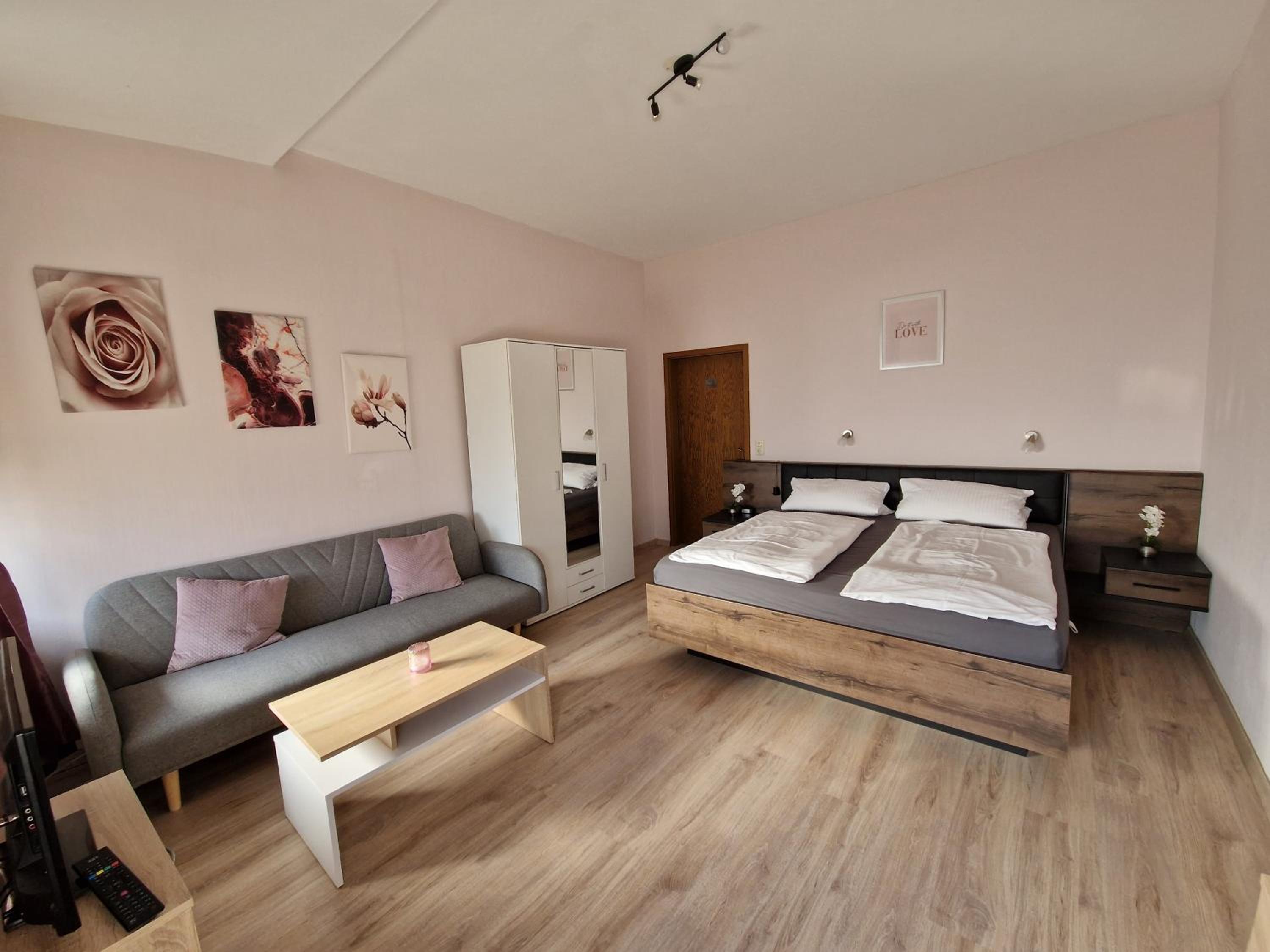 Double Room with Private Bathroom photo 1
