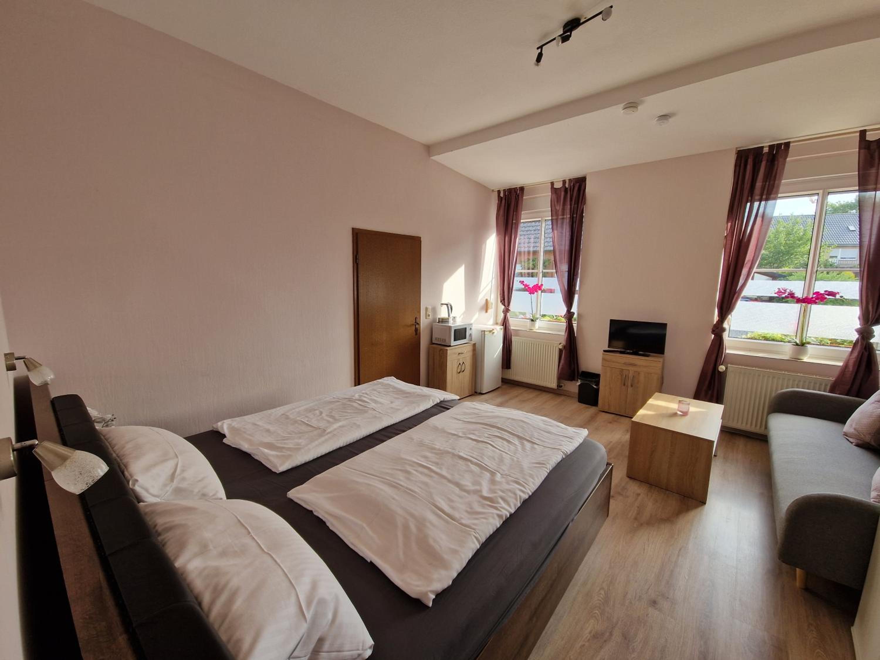 Double Room with Private Bathroom photo 3