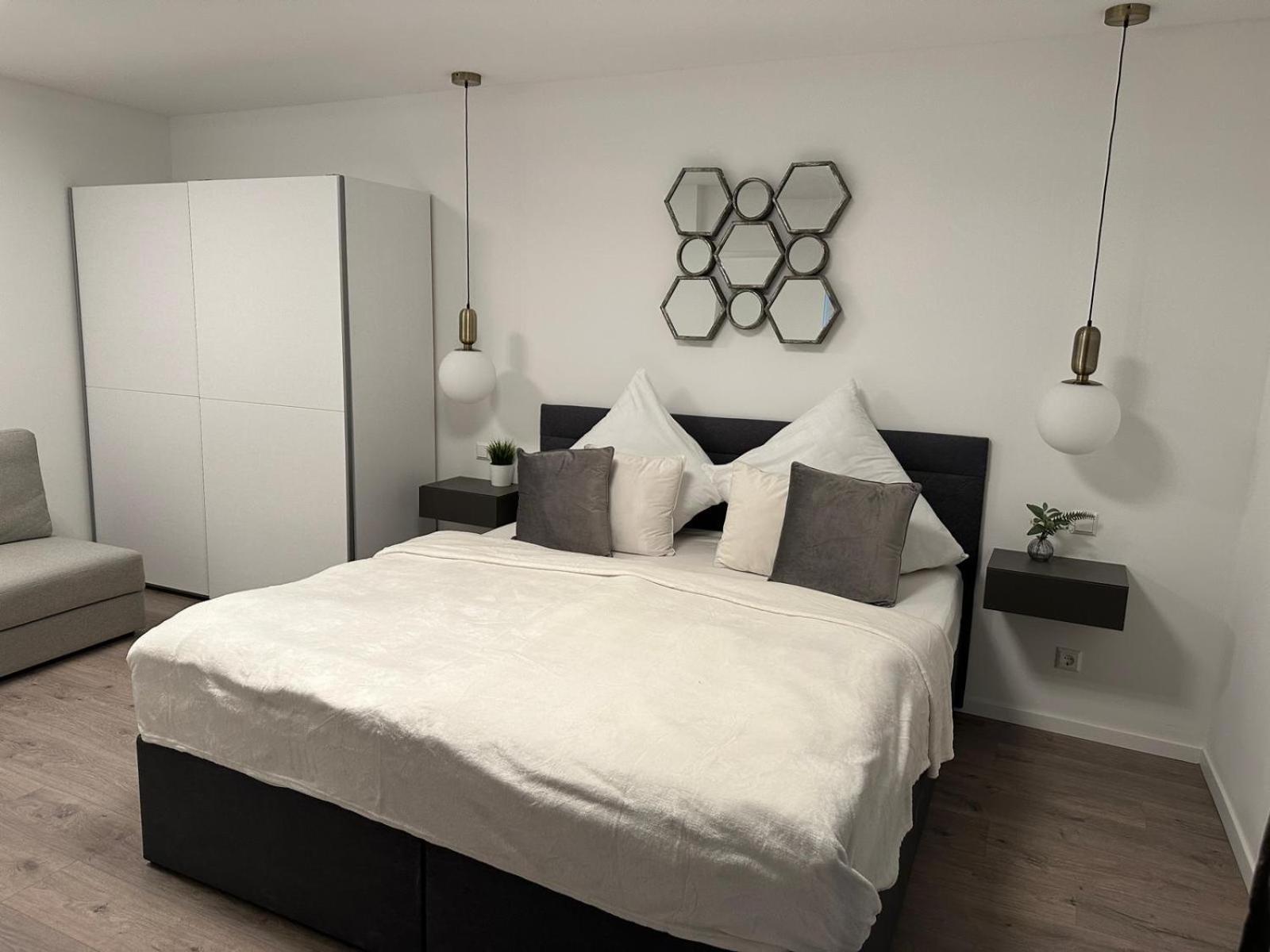 One-Bedroom Apartment photo 1