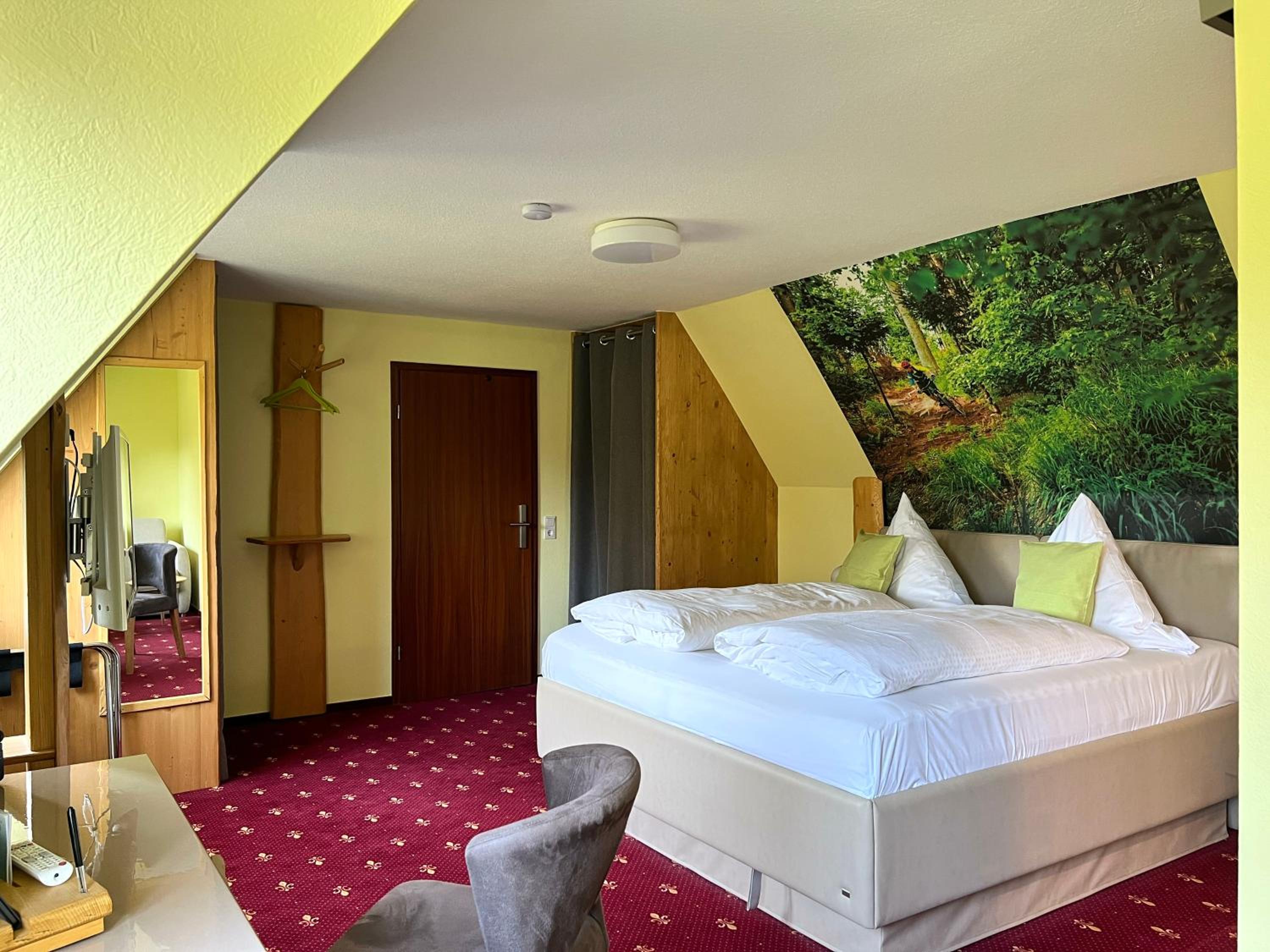 Large Double Room - Photo 1