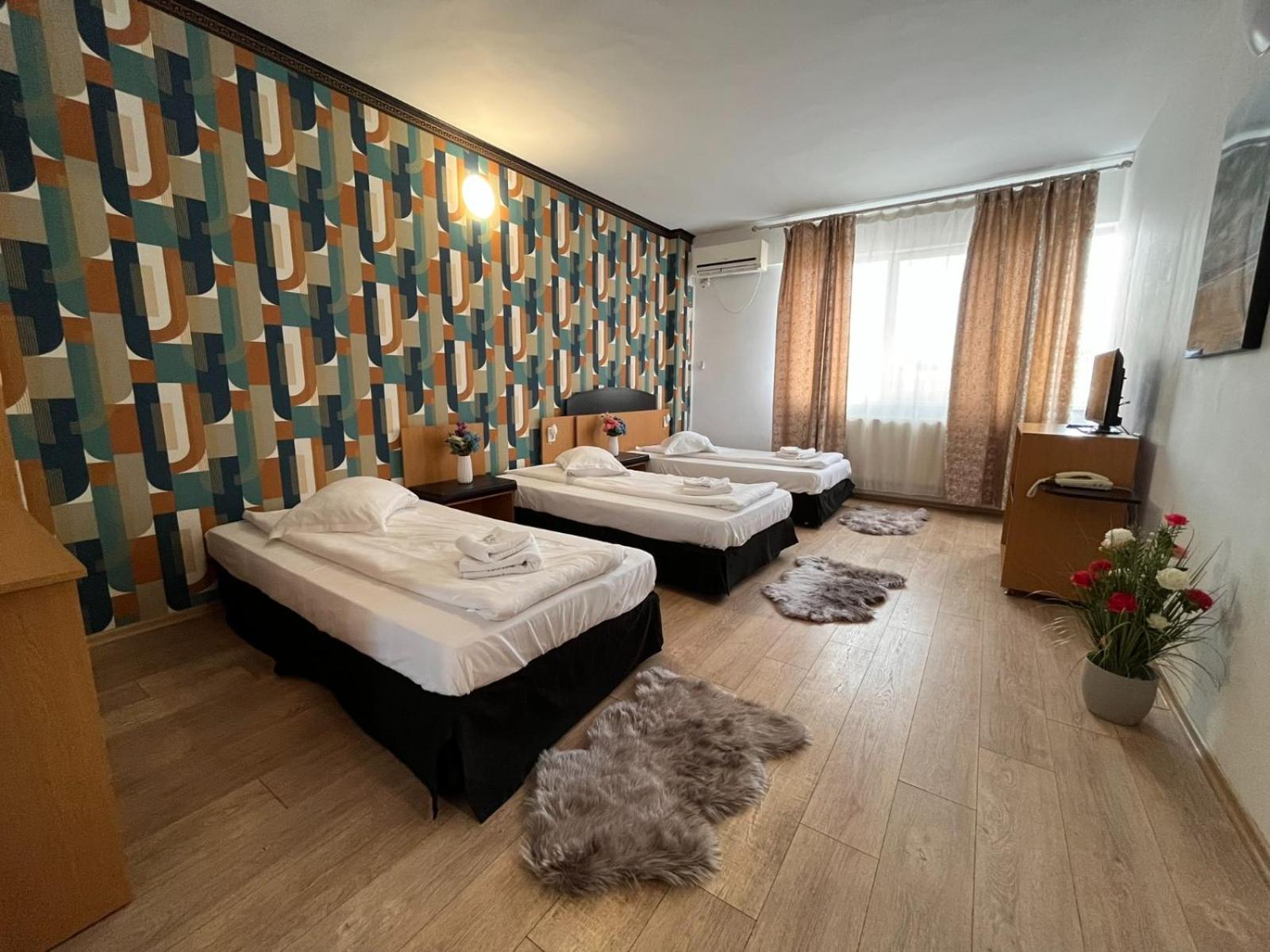 Triple Room with Private Bathroom - Photo 2