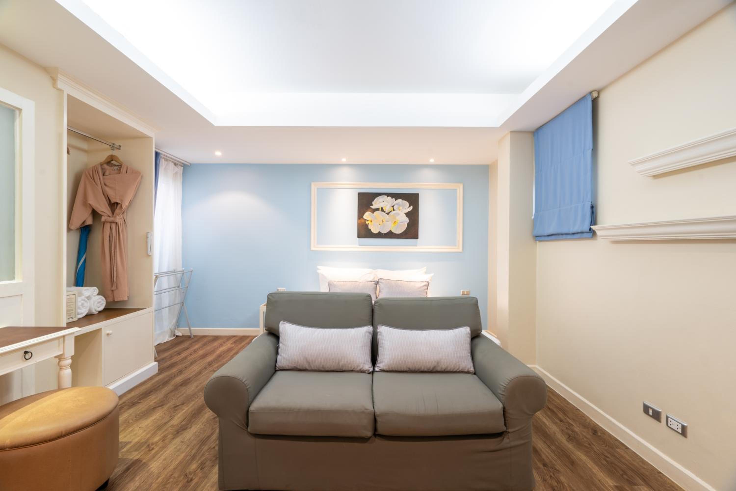 Family Room photo 3