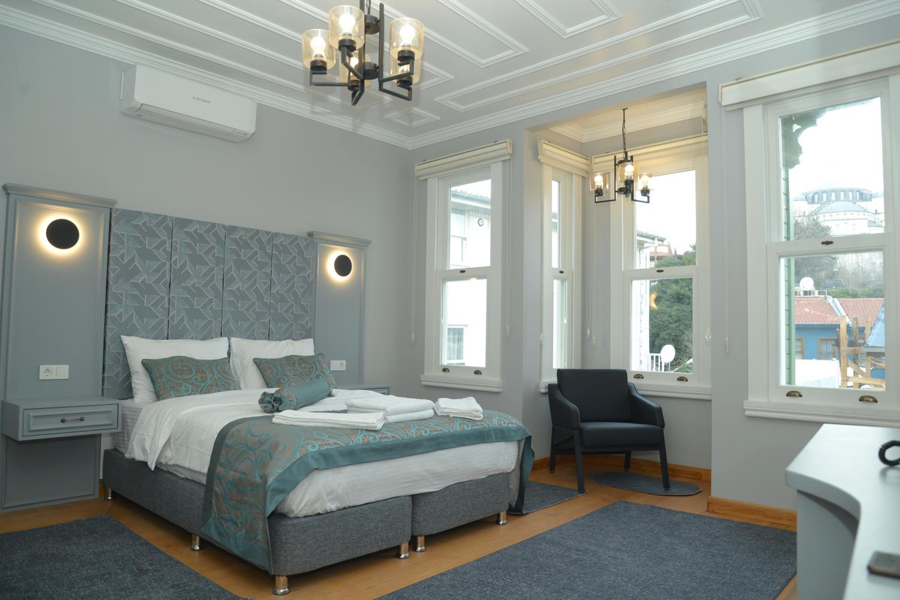 Deluxe King Room photo 1