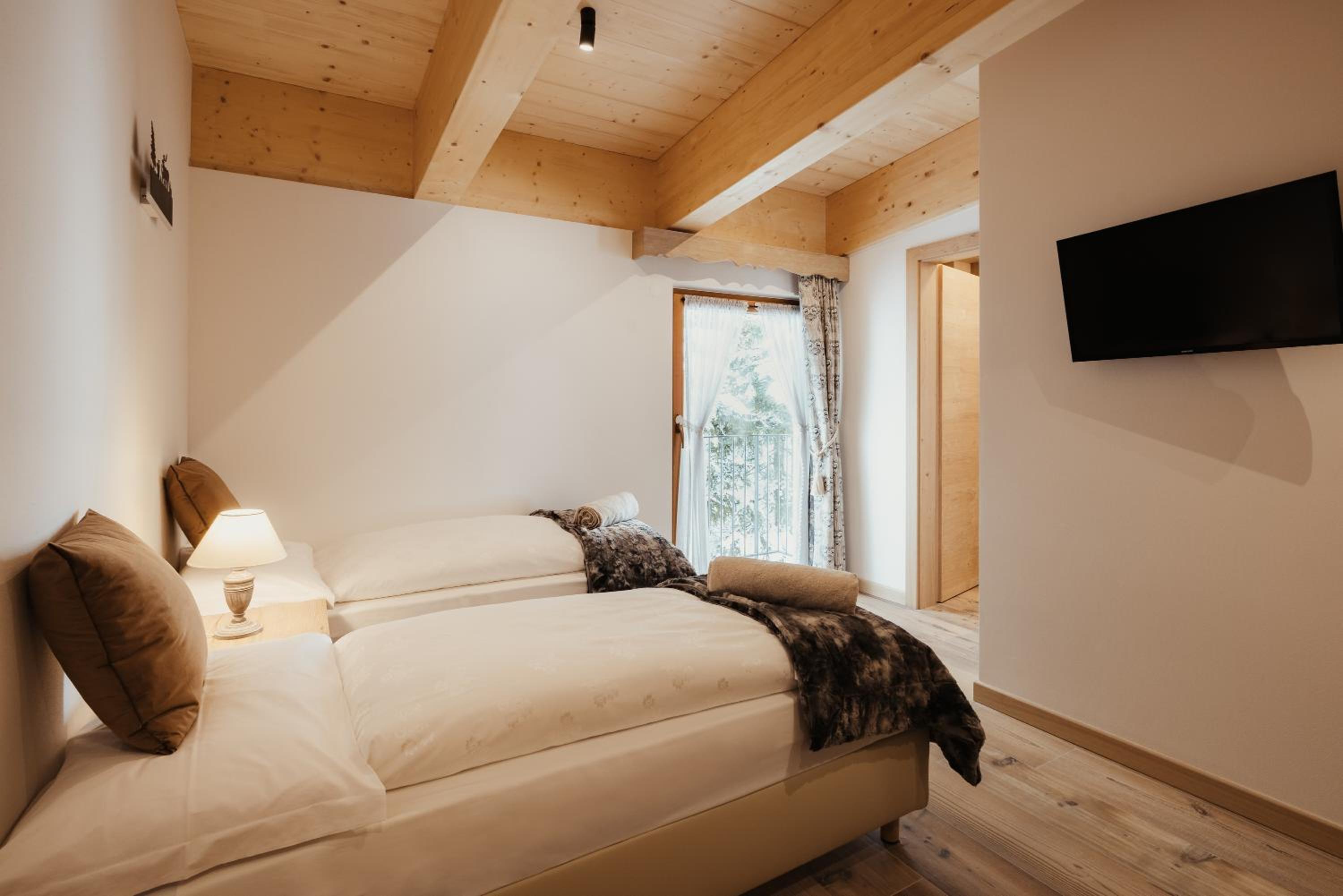 Suite with Balcony - Photo 2
