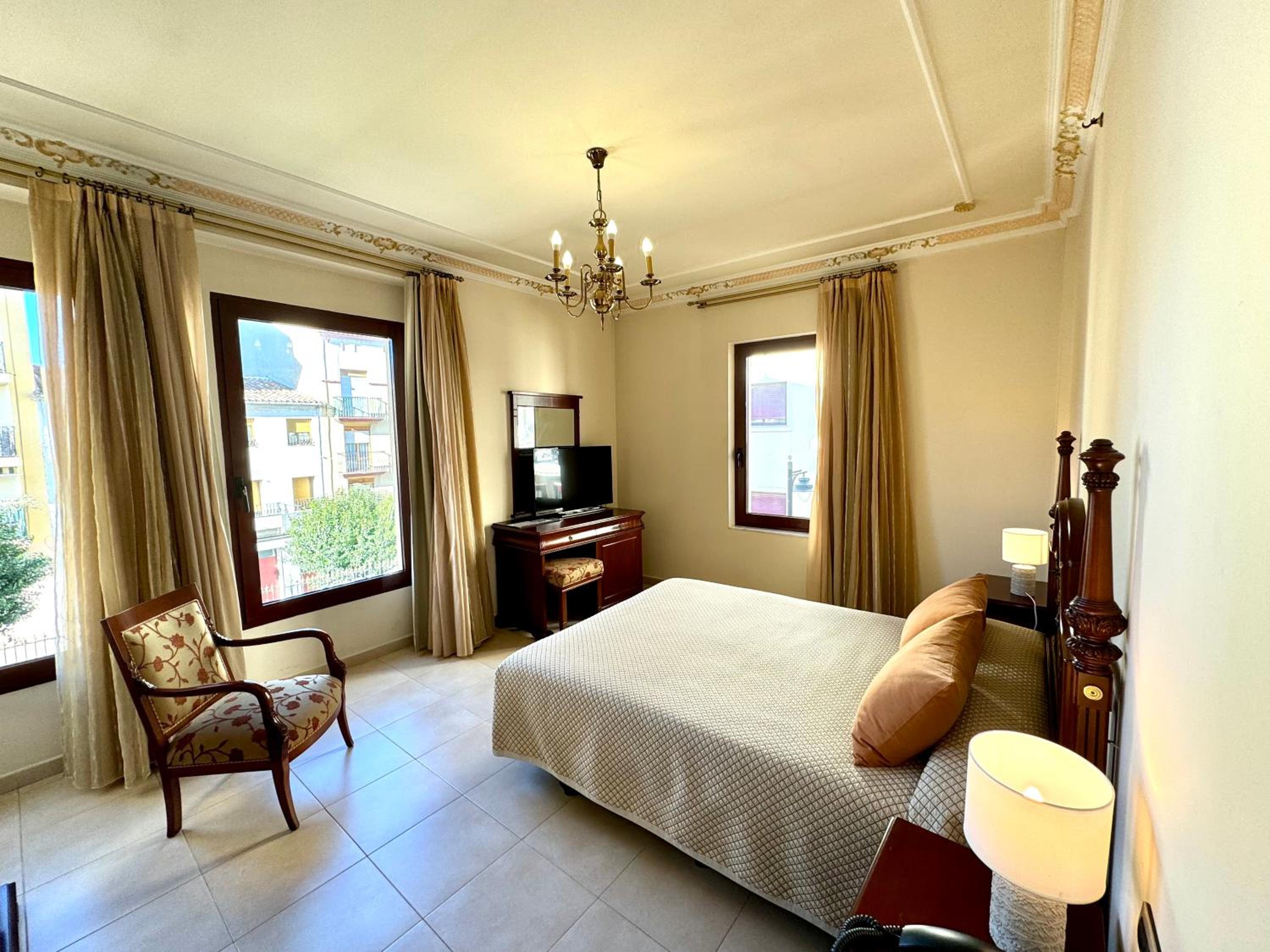 Superior Double Room thumbnail 6