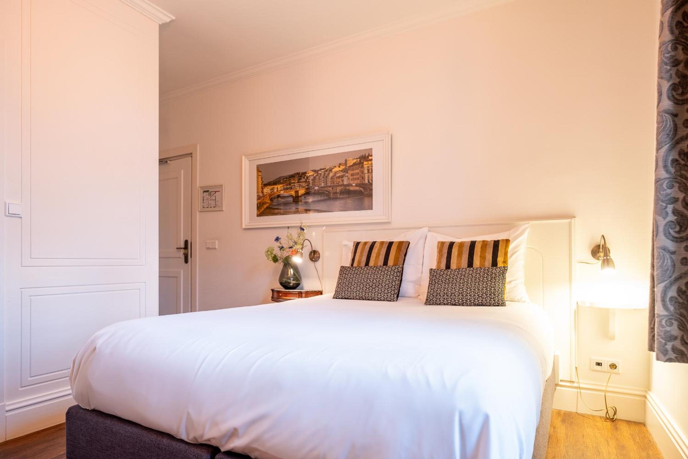 Double Room with Private Bathroom - Photo 8