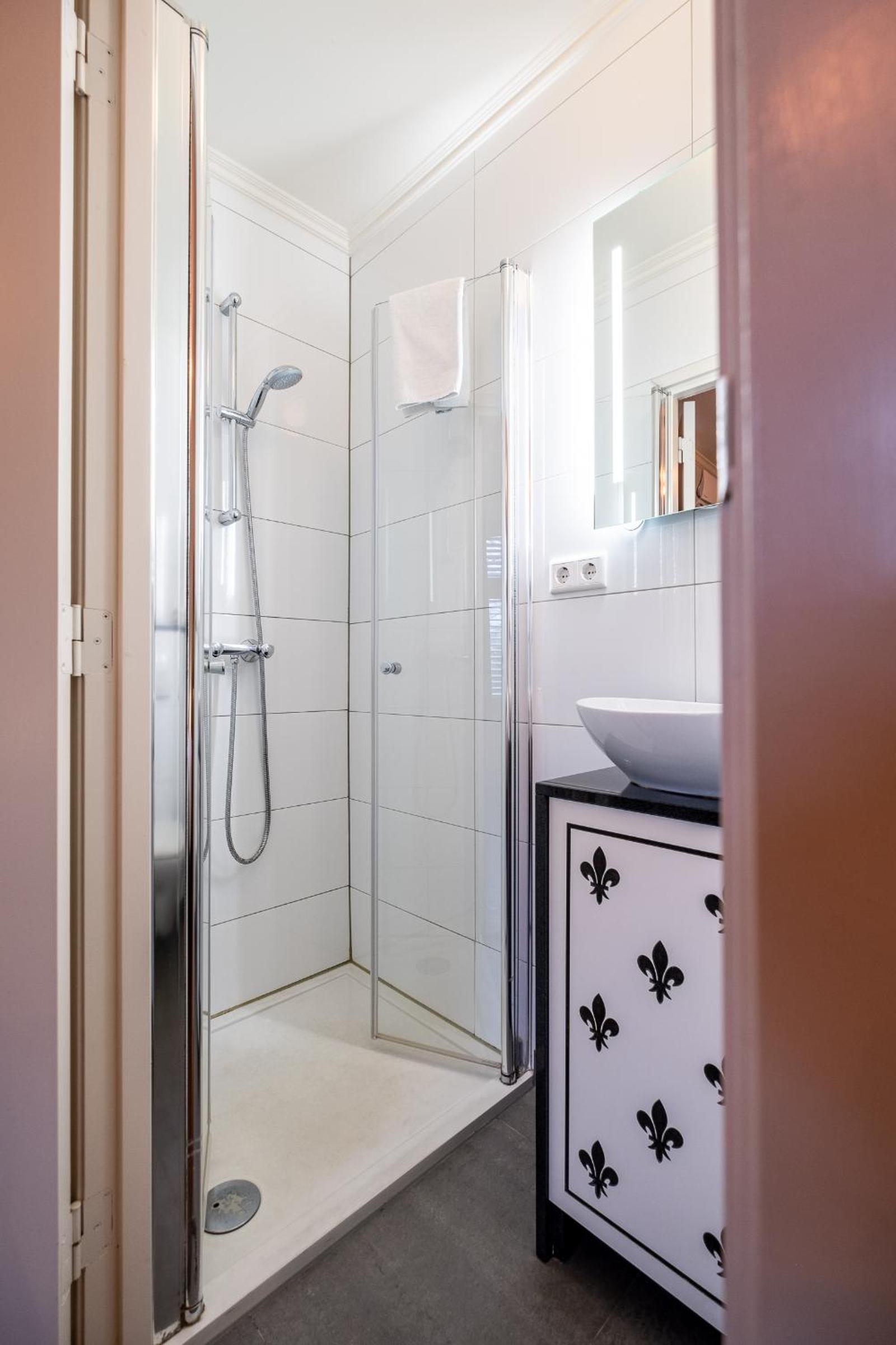 Double Room with Private Bathroom - Photo 5