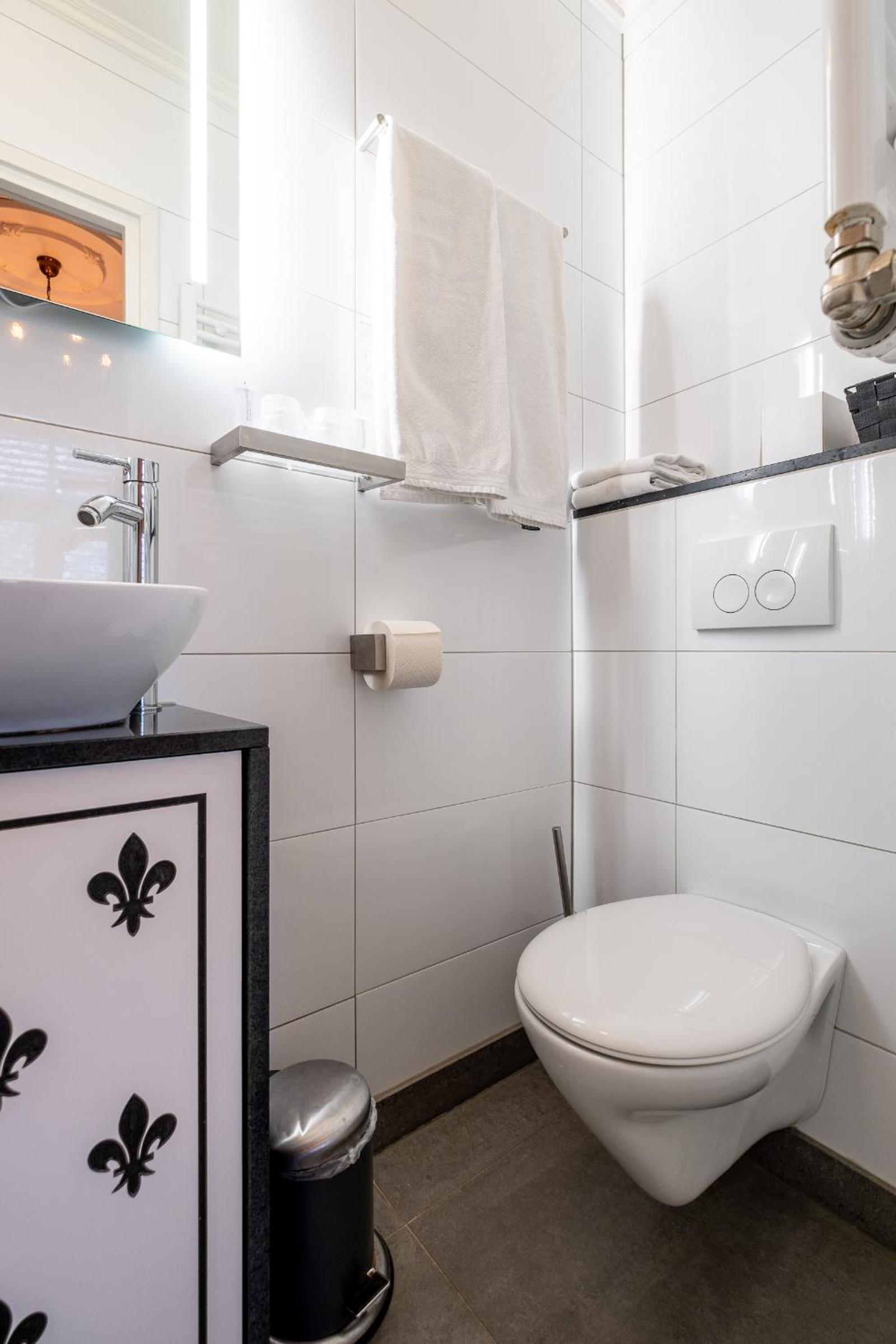 Double Room with Private Bathroom - Photo 4
