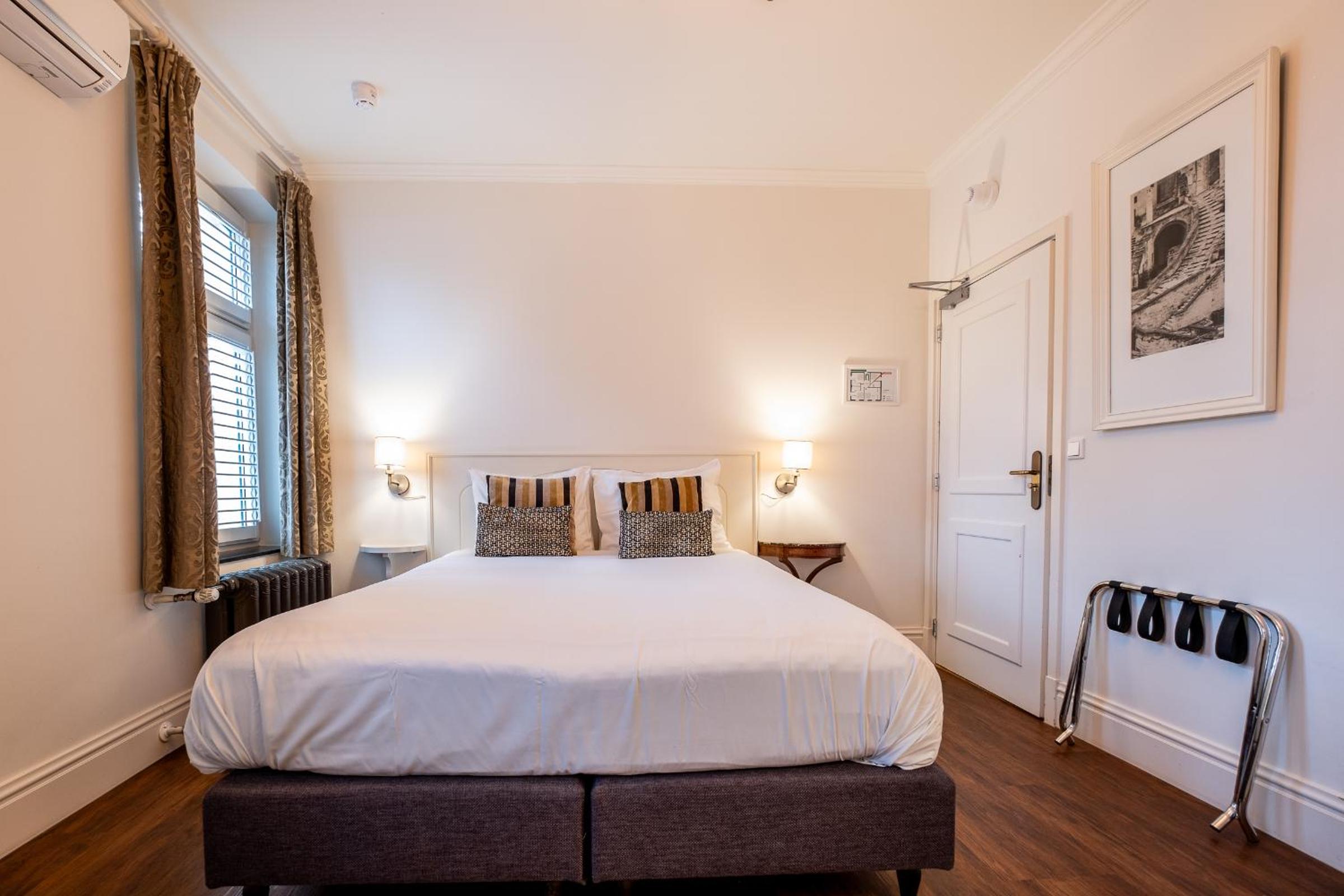 Double Room with Private Bathroom - Photo 11
